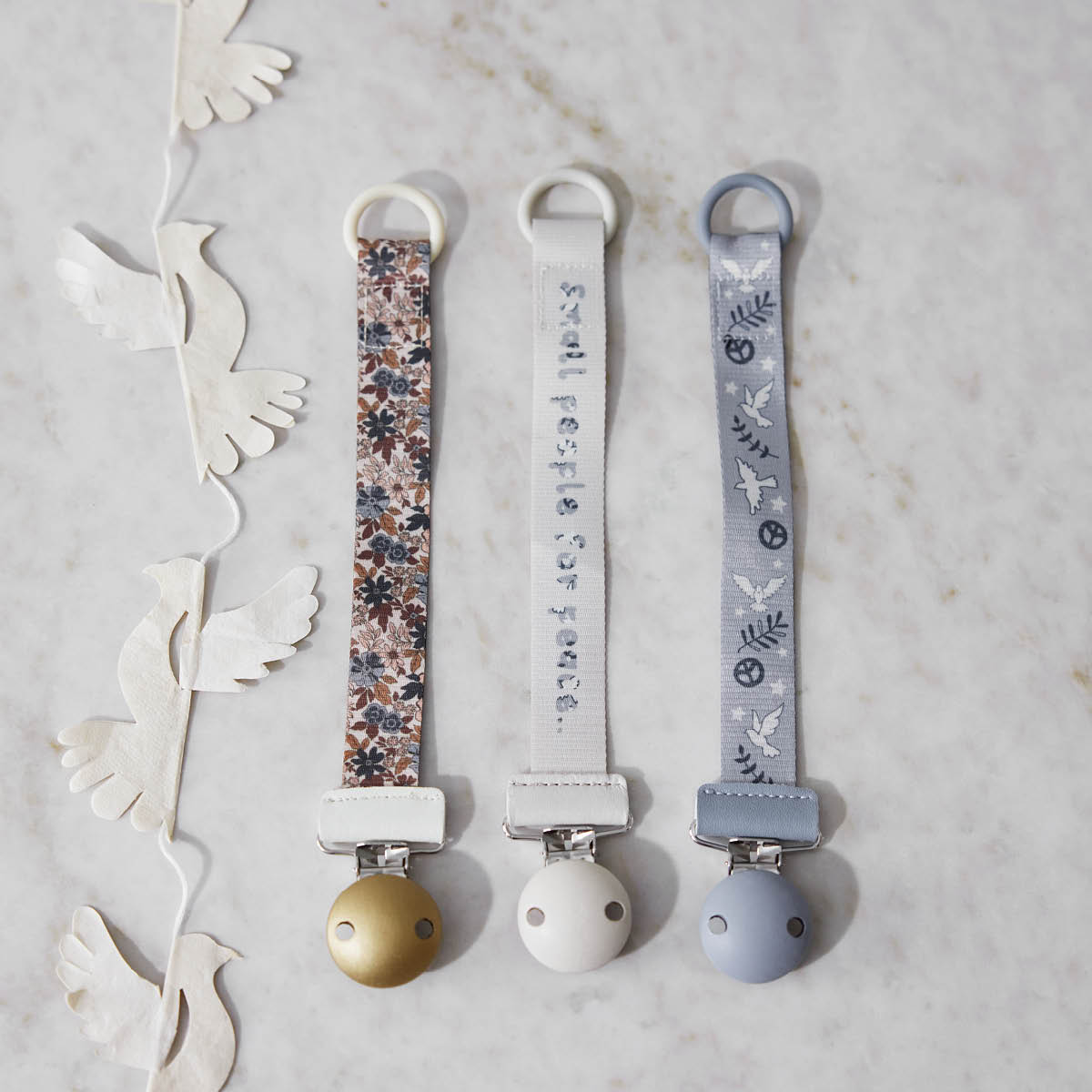 ELODIE PACIFIER CLIP SMALL PEOPLE FOR PEACE - Image 3