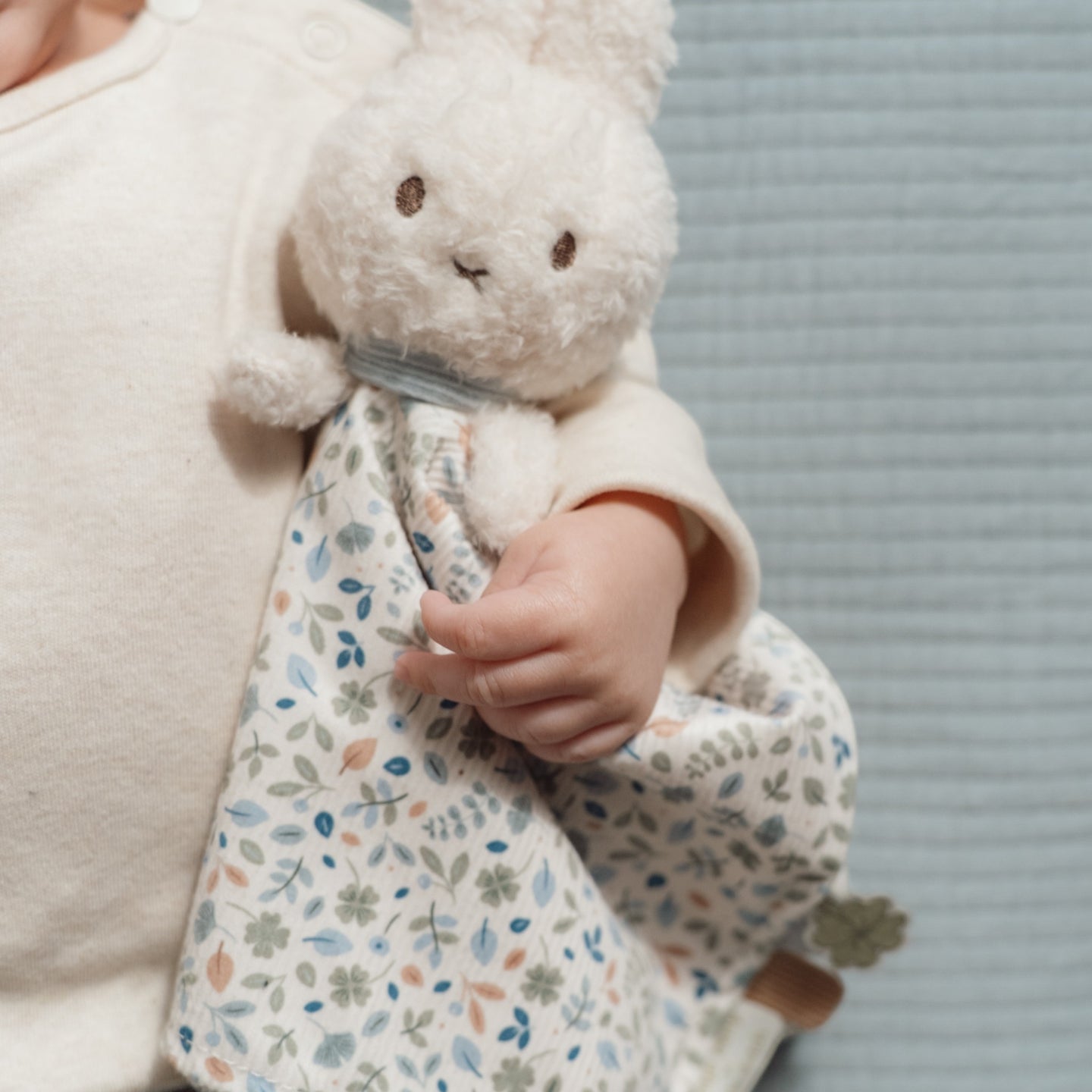 LITTLE DUTCH. Miffy Cuddle cloth - Lucky Leaves GRS - Image 3