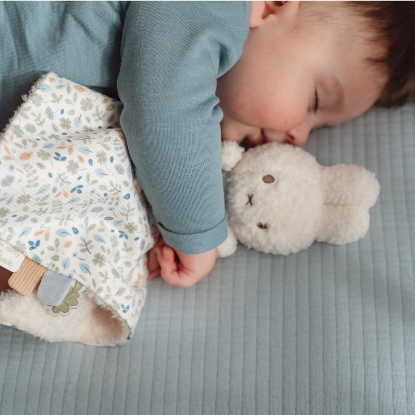 LITTLE DUTCH. Miffy Cuddle cloth - Lucky Leaves GRS - Image 4
