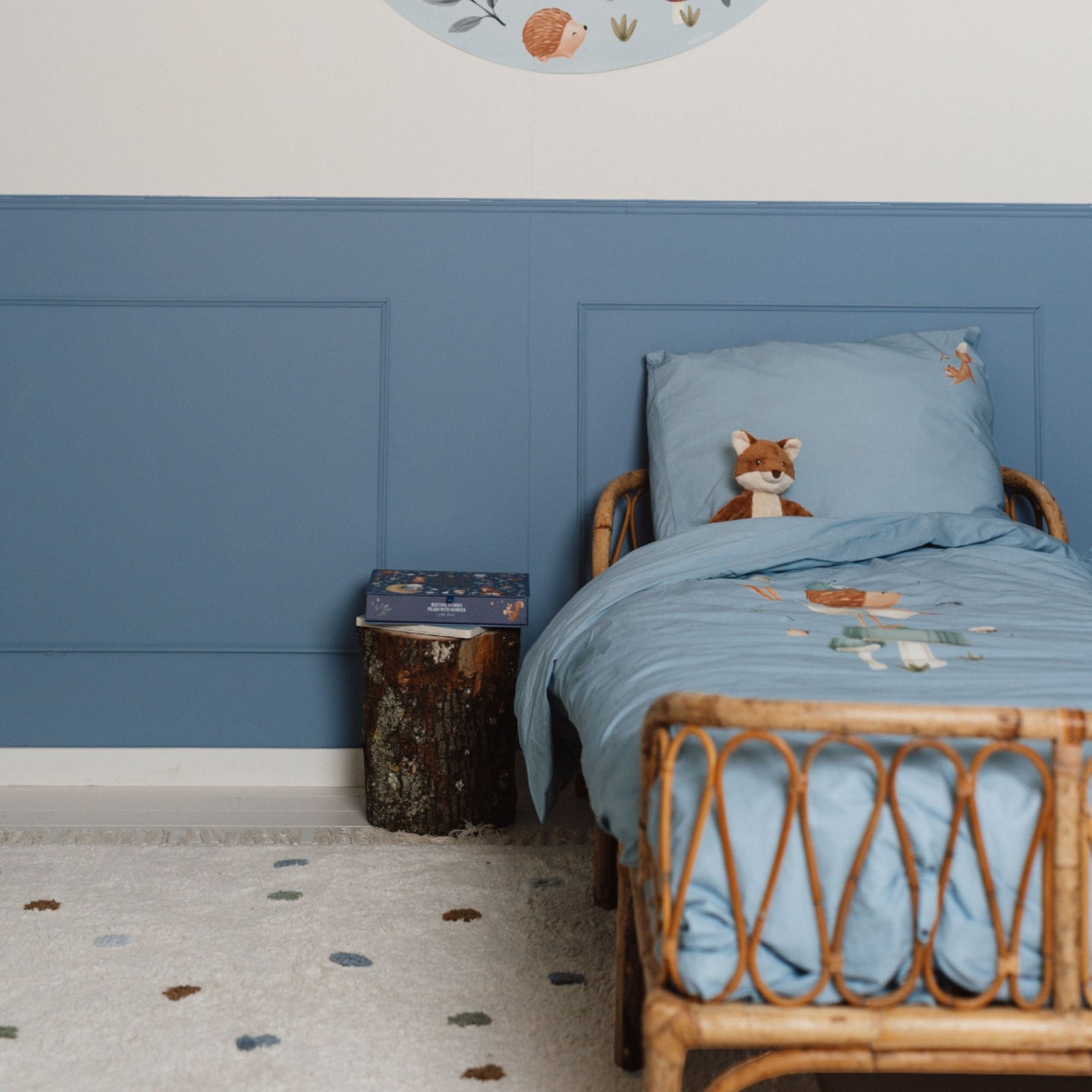 LITTLE DUTCH. Carpet Dot mixed Blue with latex backing - Image 2