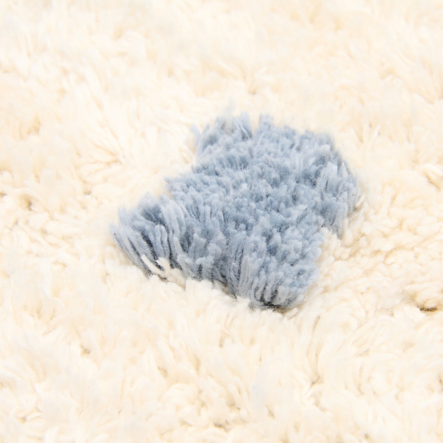 LITTLE DUTCH. Carpet Dot mixed Blue with latex backing - Image 5