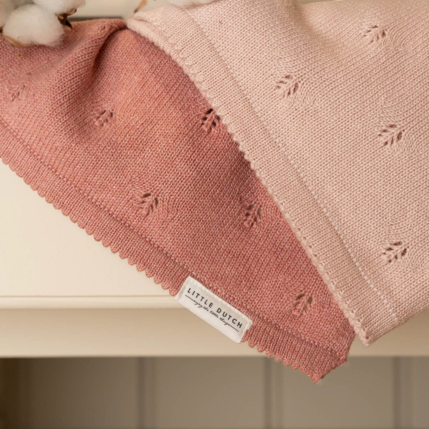LITTLE DUTCH. Knitted bassinet blanket Pure Pink Blush 70x100cm - Image 2