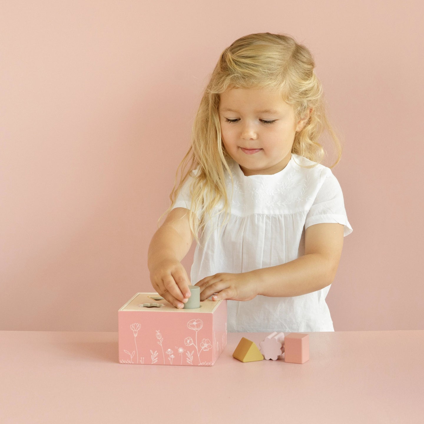 LITTLE DUTCH SHAPE SORTER FLOWERS PINK - Image 3