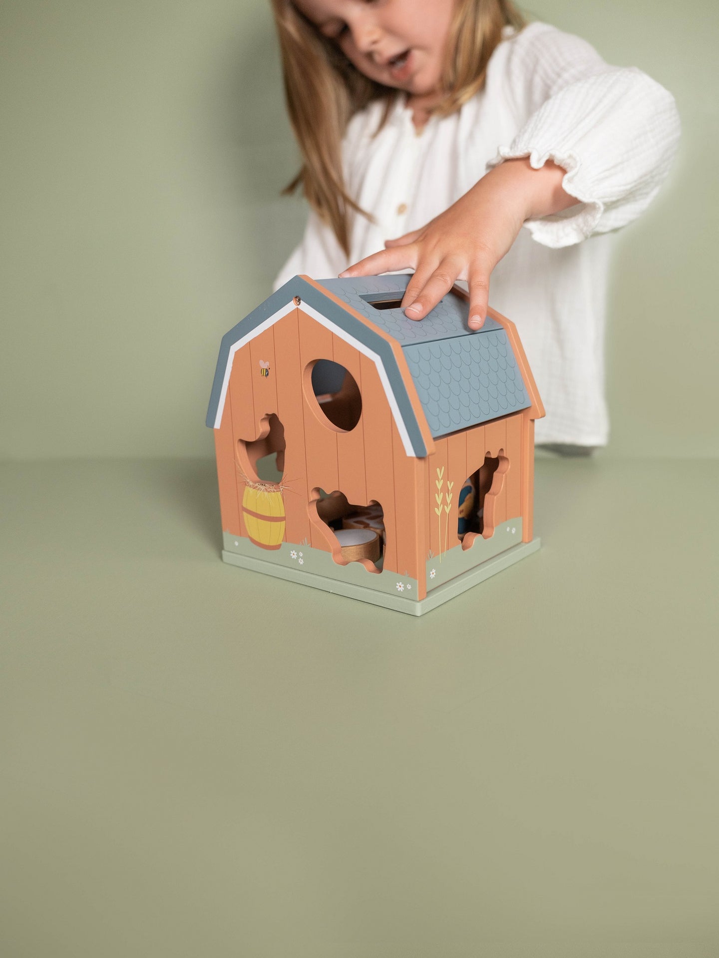 LITTLE DUTCH SHAPE SORTER FARM - Image 2