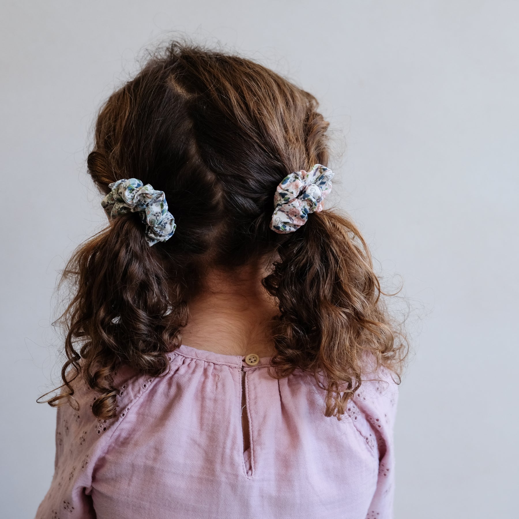 MIMI & LULA FLORAL SCRUNCHIES - Image 4