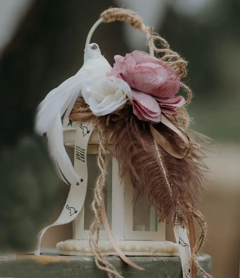 WHITE GOOSE LADY BIRD LANTERN