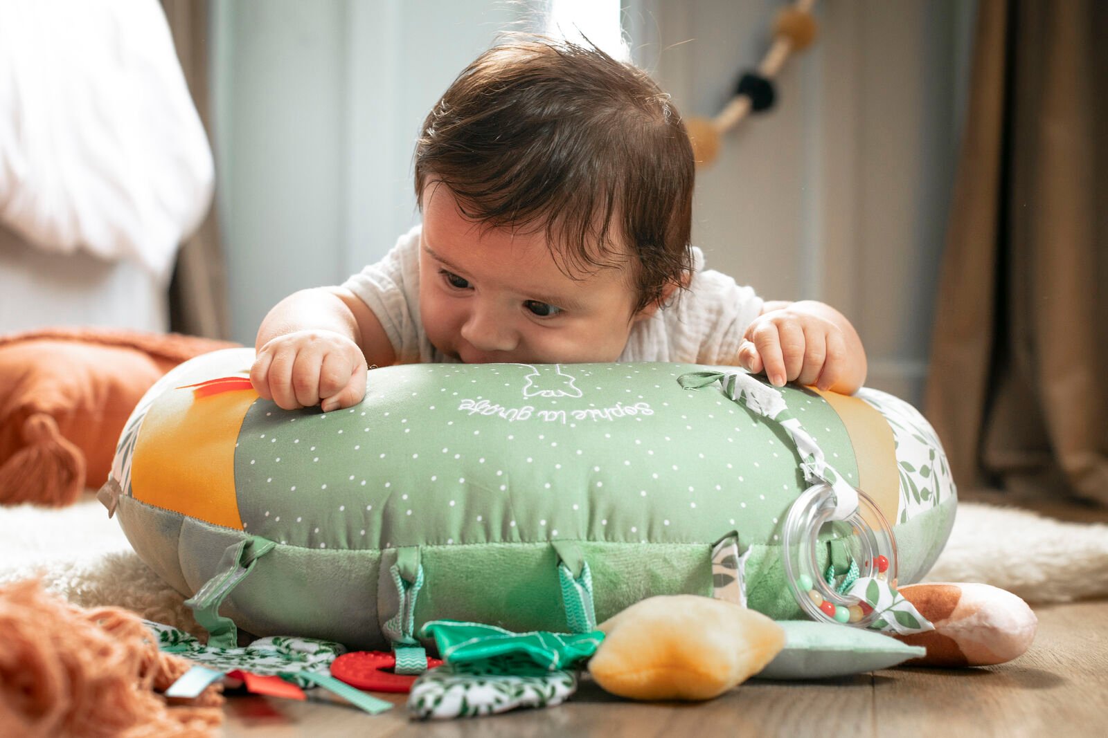 SOPHIE LA GIRAFFE CUSHION COSY PLAY - Image 8