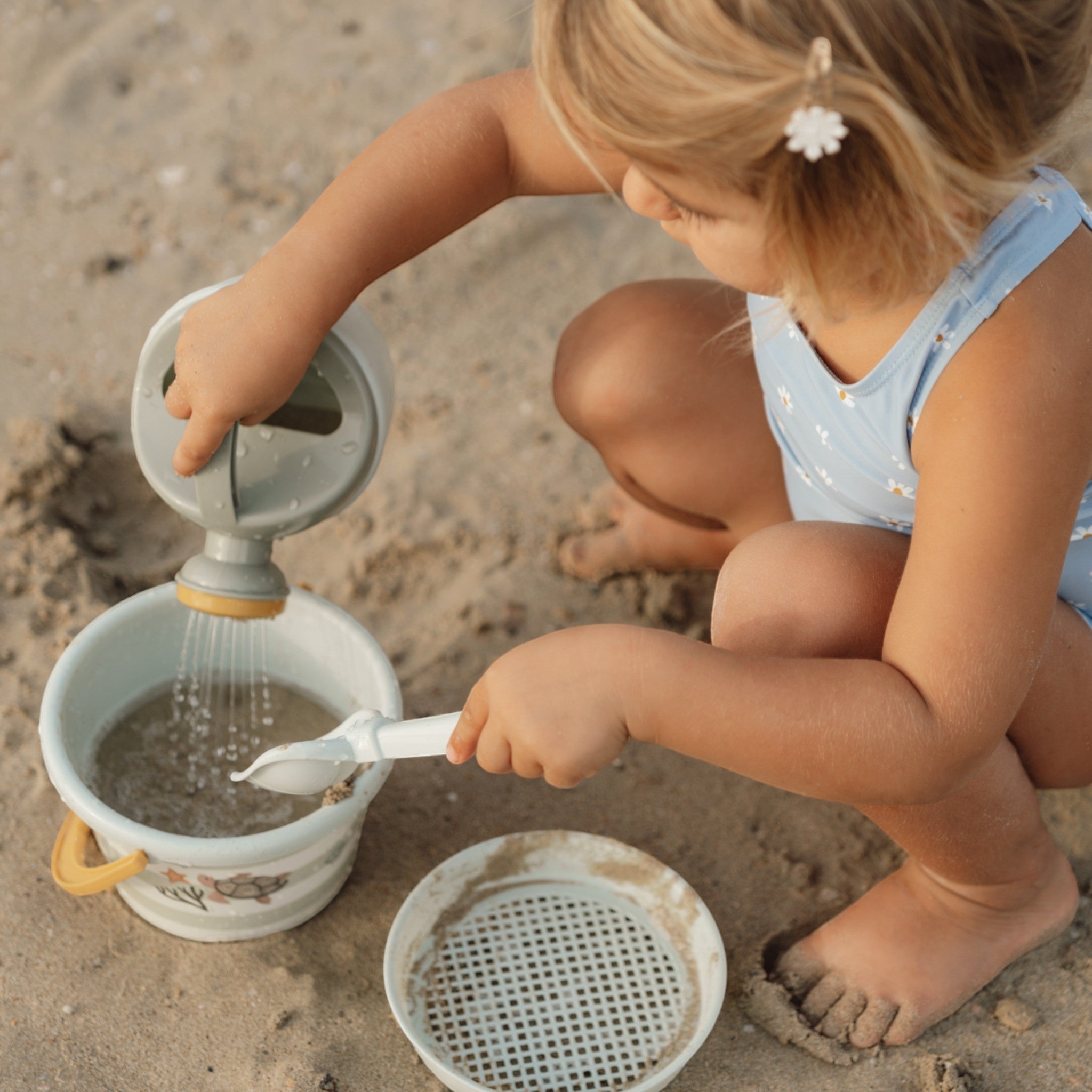 LITTLE DUTCH. 5-piece beach set Fresh Greens - Image 5