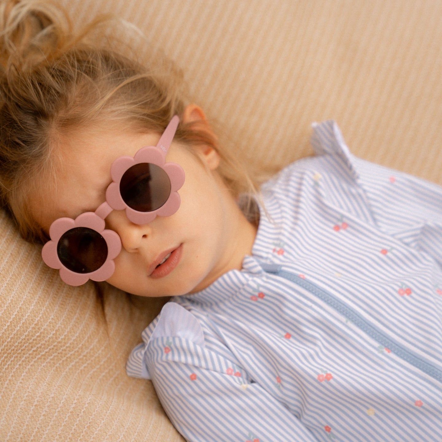 LITTLE DUTCH. Sunglasses Flower Pink - Image 4
