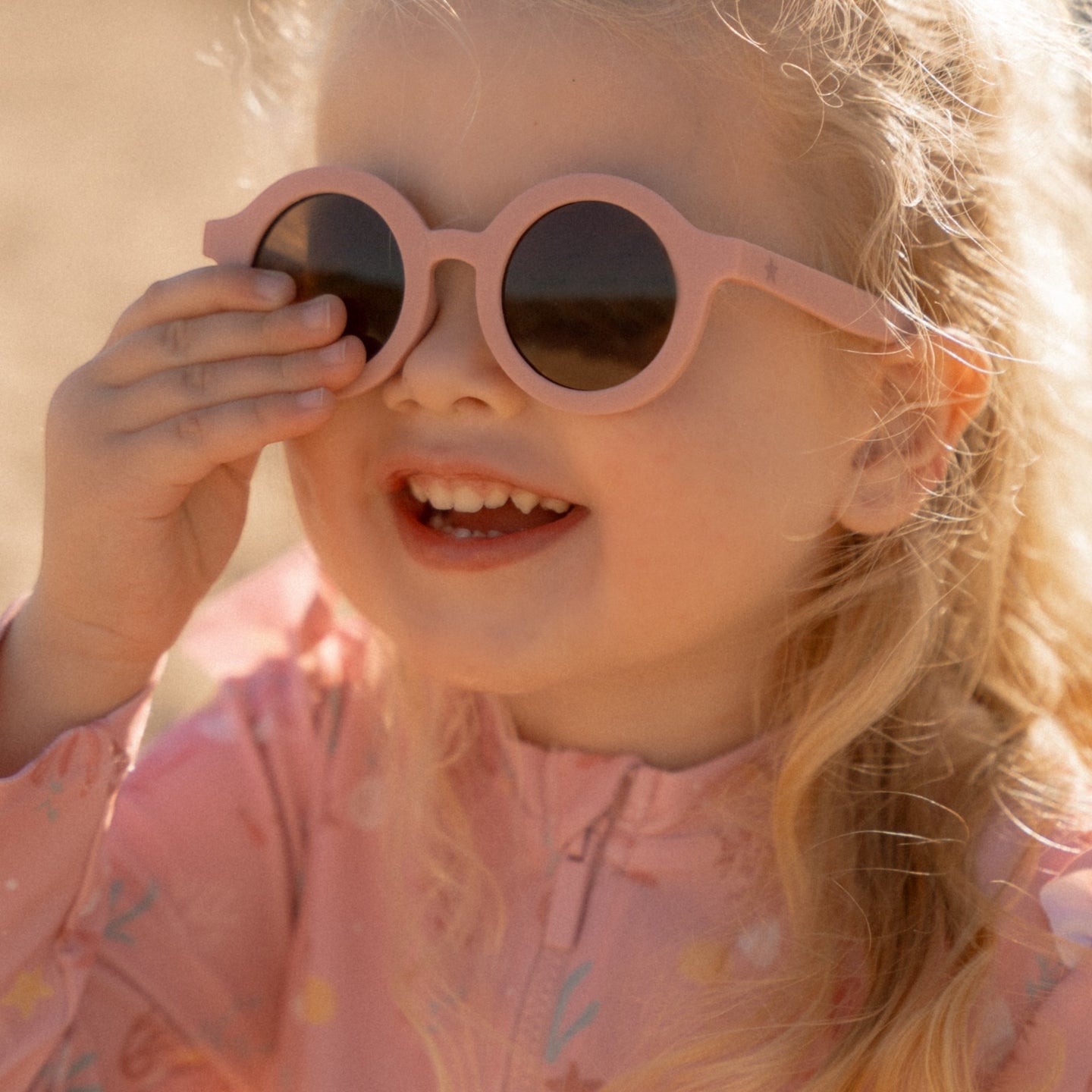 LITTLE DUTCH Sunglasses roung Light Pink - Image 3