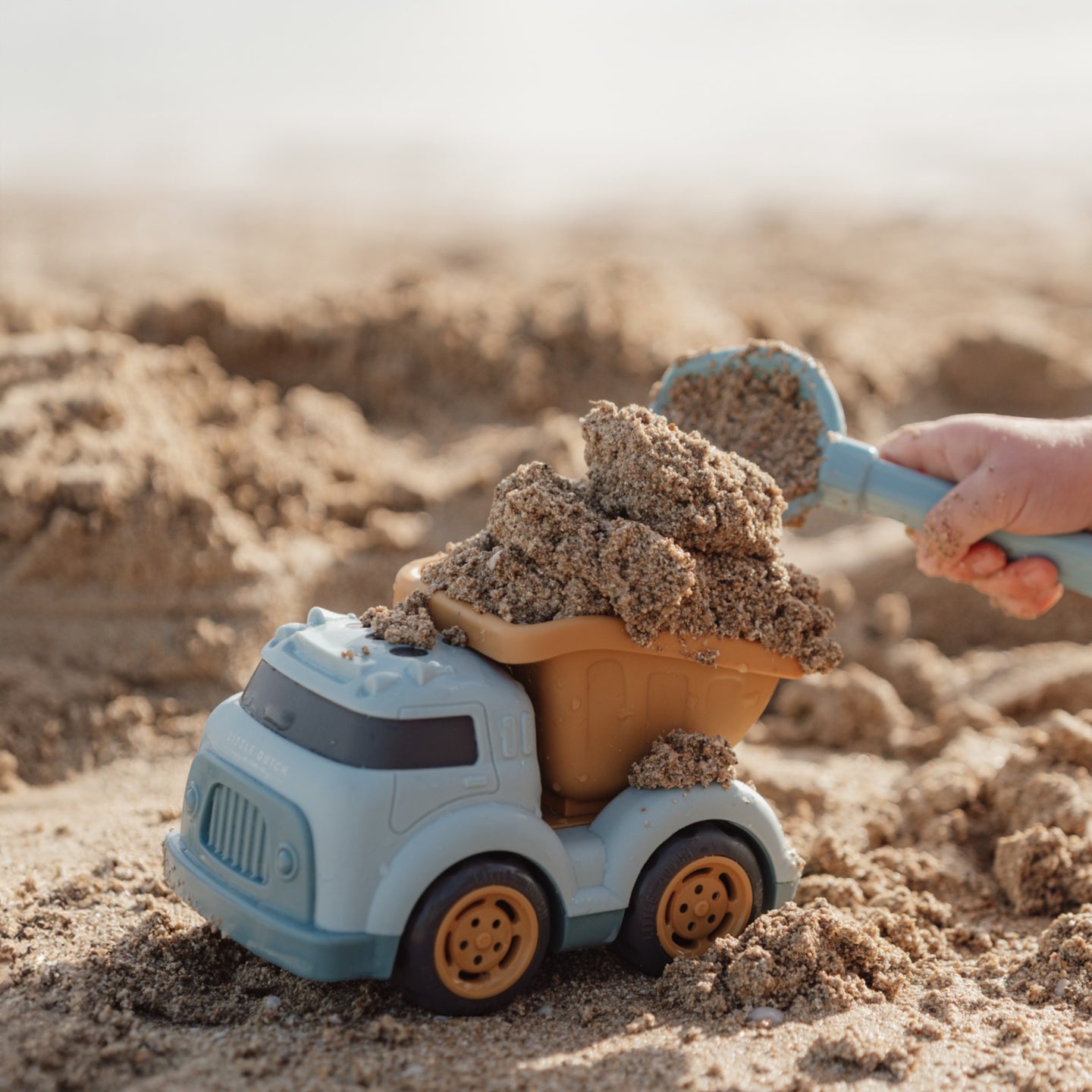 LITTLE DUTCH. Dump Truck Blue 17cm - Image 4