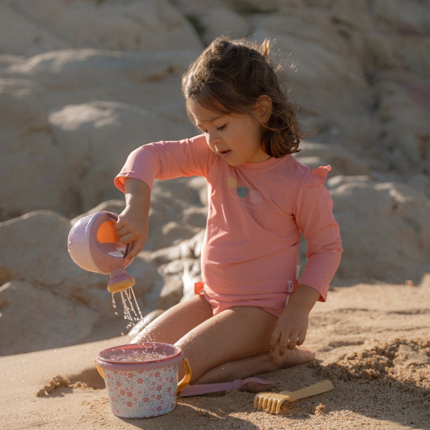 LITTLE DUTCH. 5-piece beach set pink - Image 2