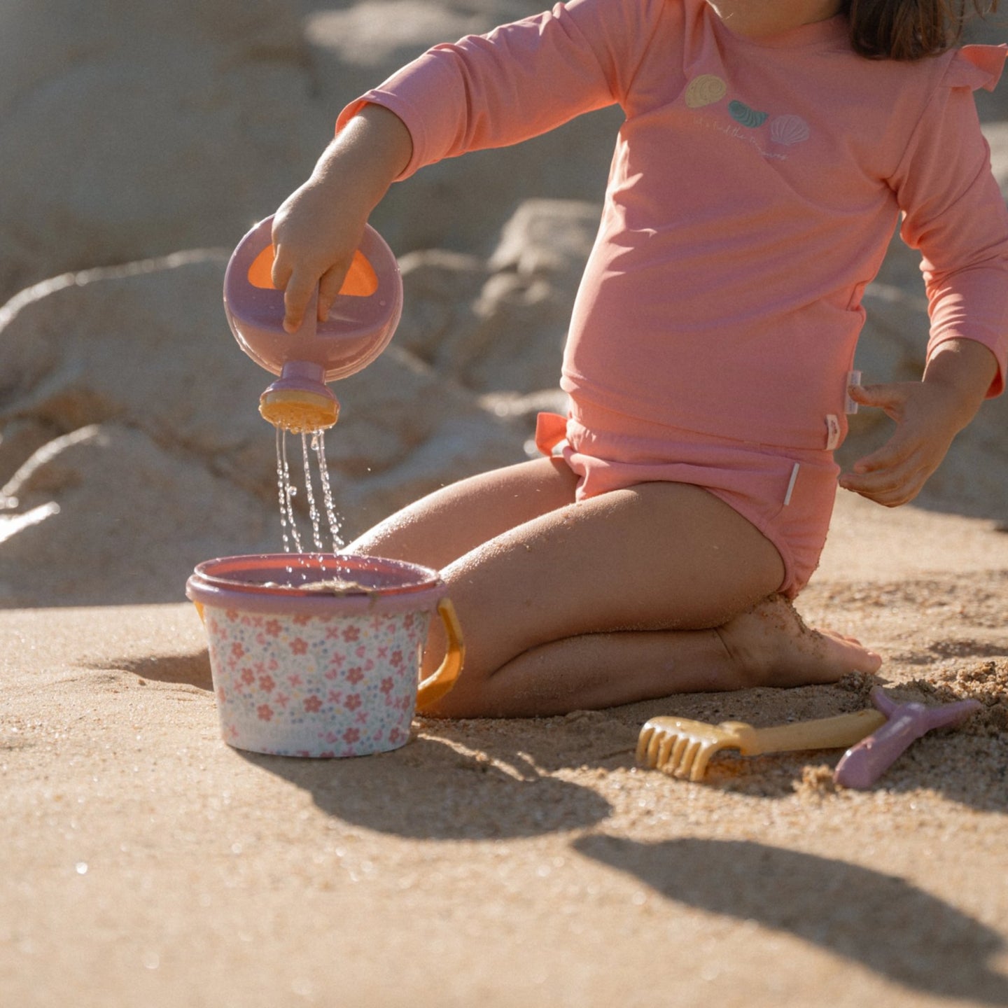 LITTLE DUTCH. 5-piece beach set pink - Image 3
