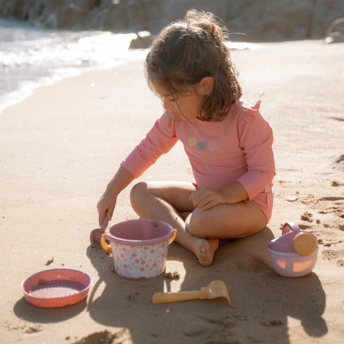 LITTLE DUTCH. 5-piece beach set pink - Image 4