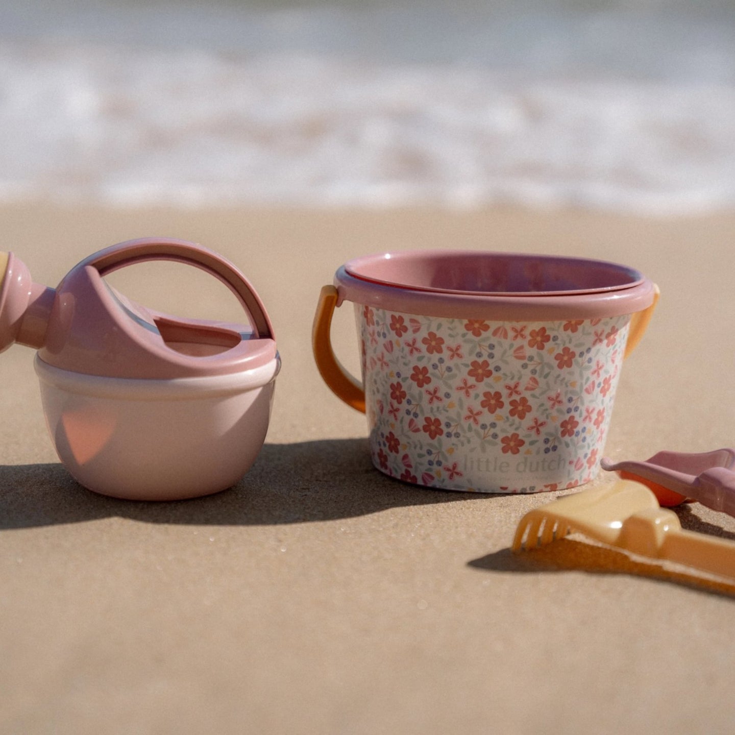 LITTLE DUTCH. 5-piece beach set pink - Image 5