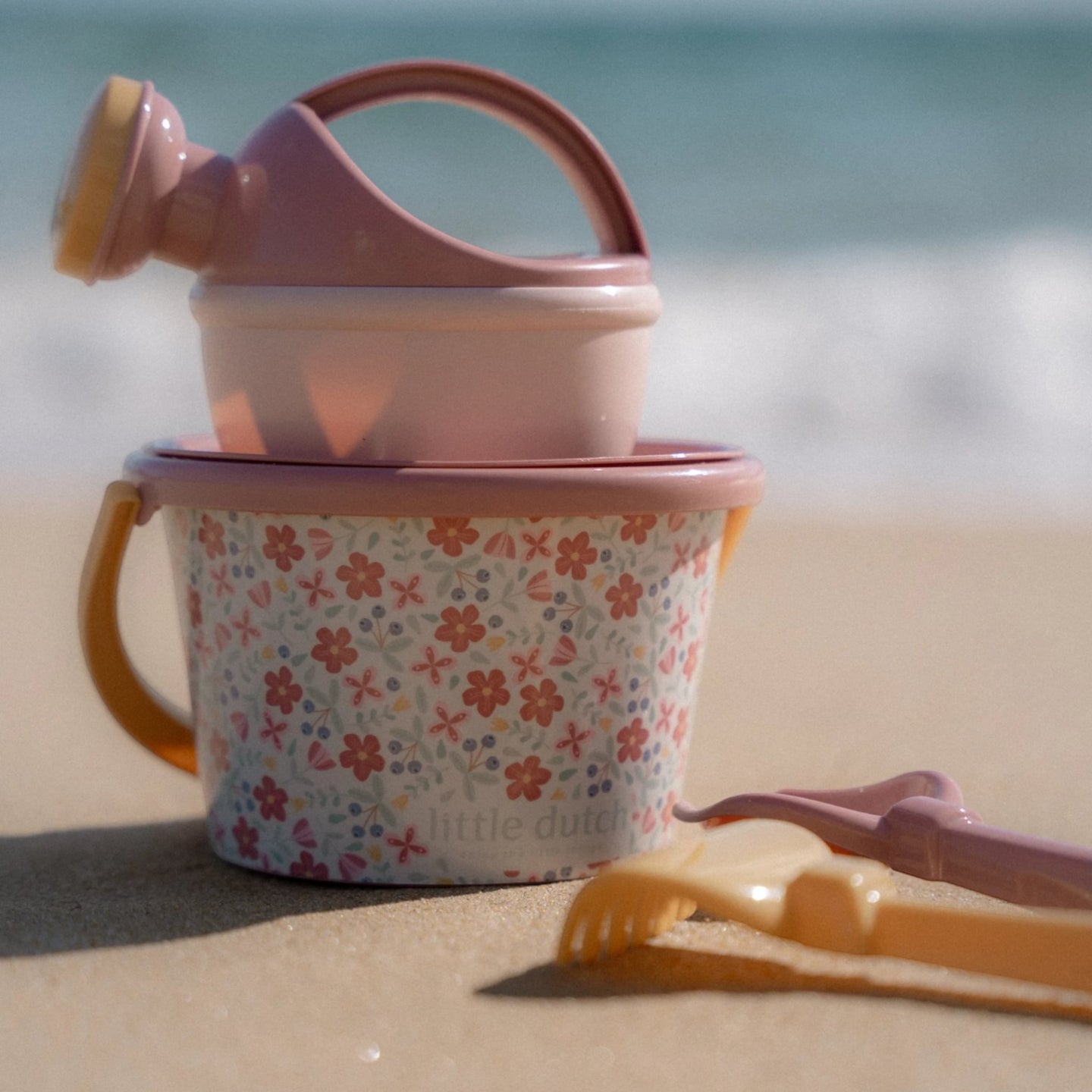 LITTLE DUTCH. 5-piece beach set pink - Image 6