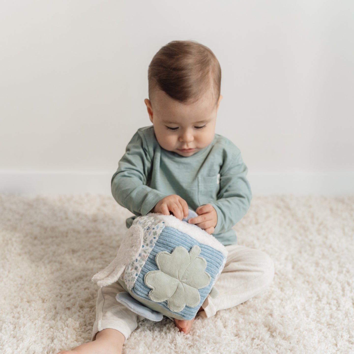 LITTLE DUTCH. Fabric activity cube - Lucky Leaves GRS - Image 3