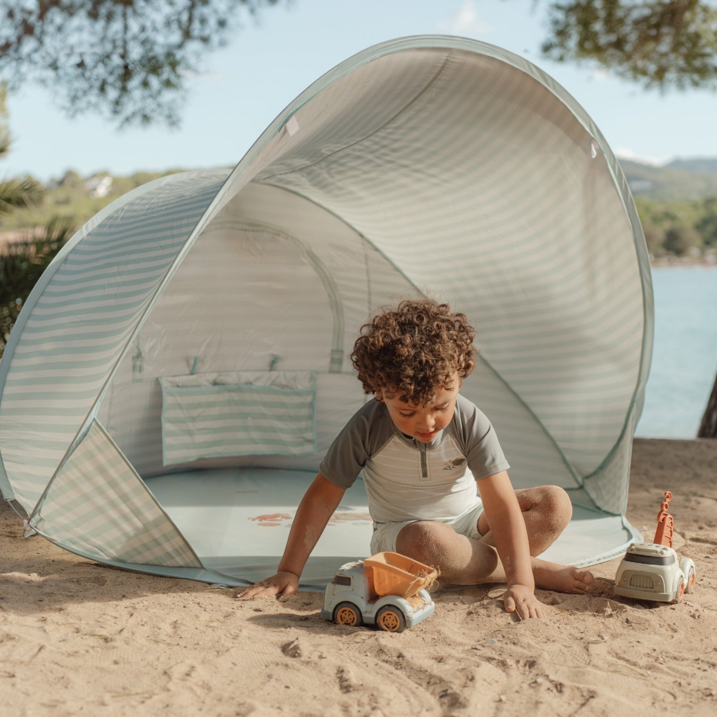 LITTLE DUTCH. Fresh Greens Baby Beach Tent - Image 2