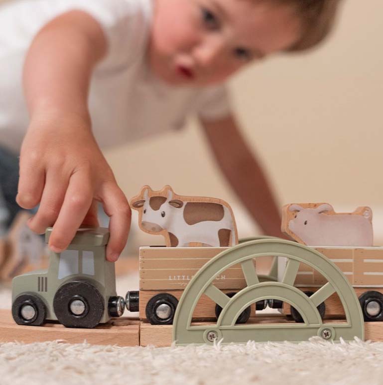 LITTLE DUTCH. Little Farm FSC wooden train set with tracks - Image 2