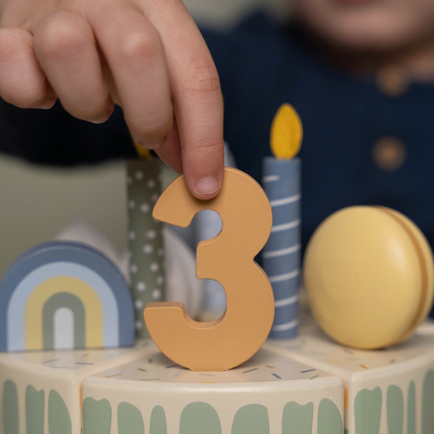 LITTLE DUTCH. Wooden cake with blue candles FSC - Image 7