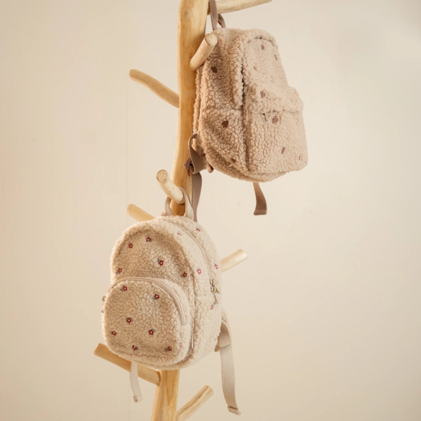 LITTLE DUTCH. Teddy Sand Backpack - Image 2