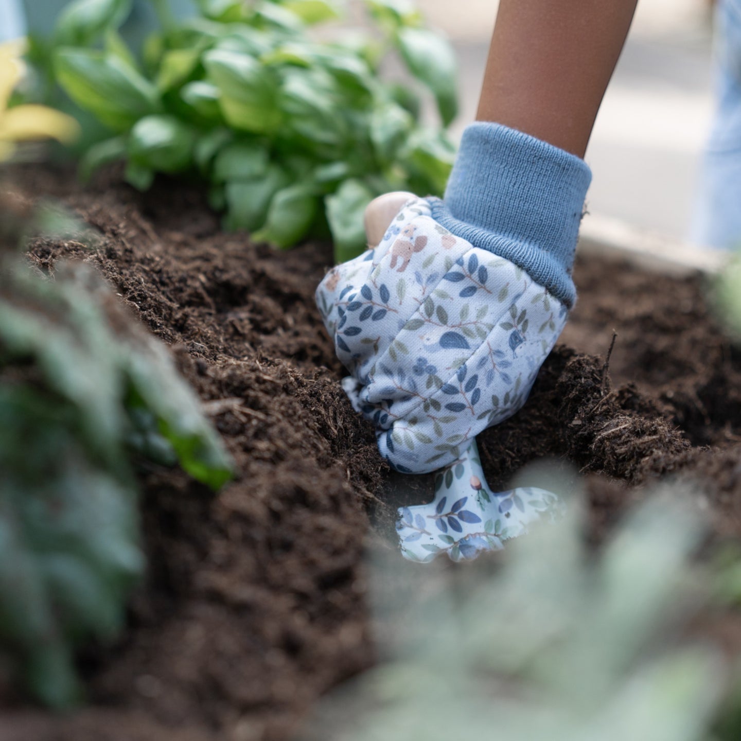LITTLE DUTCH. Forest Friends children's gardening gloves - Image 3