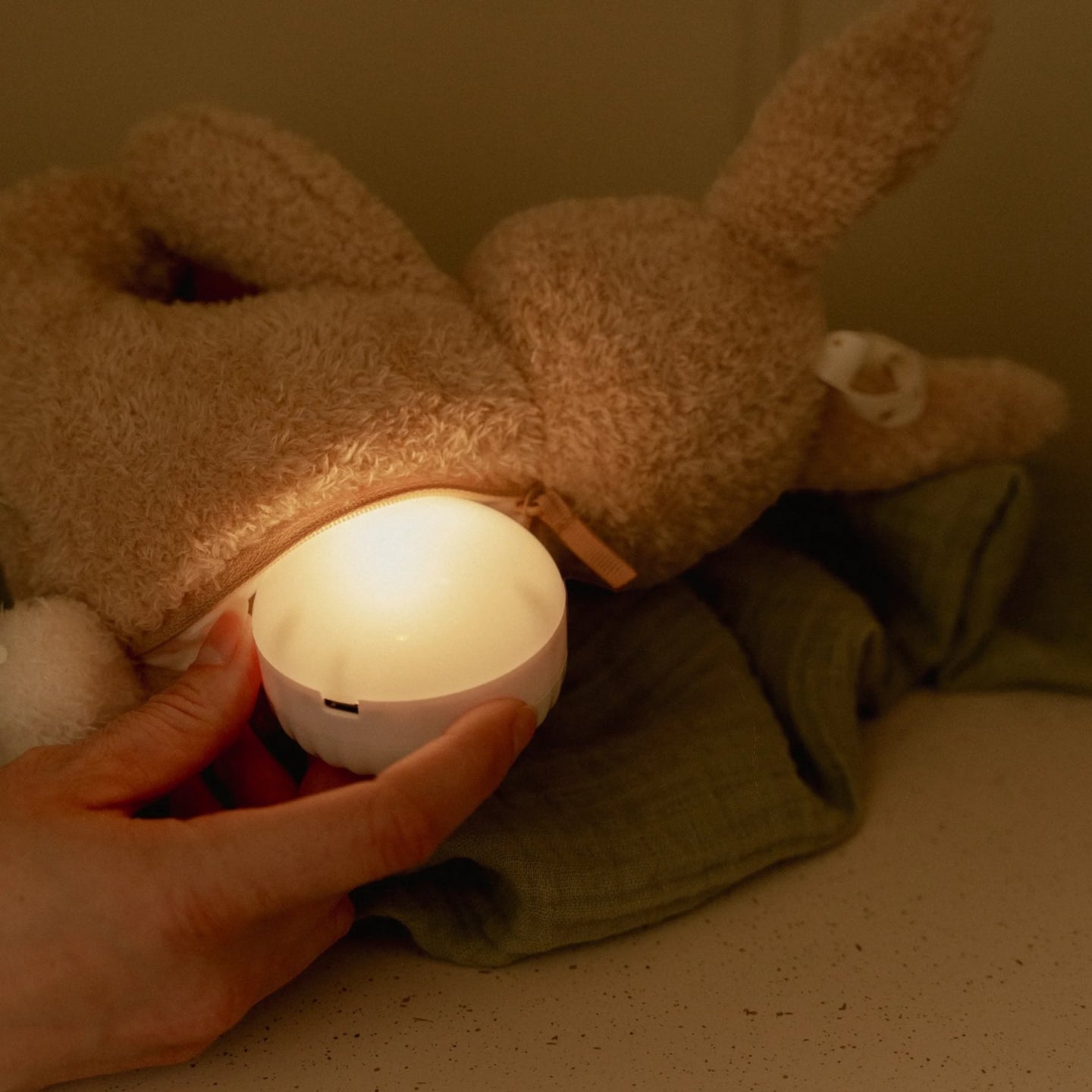 LITTLE DUTCH. Fabric bunny with lighting, white noise & music - rechargeable - Image 3