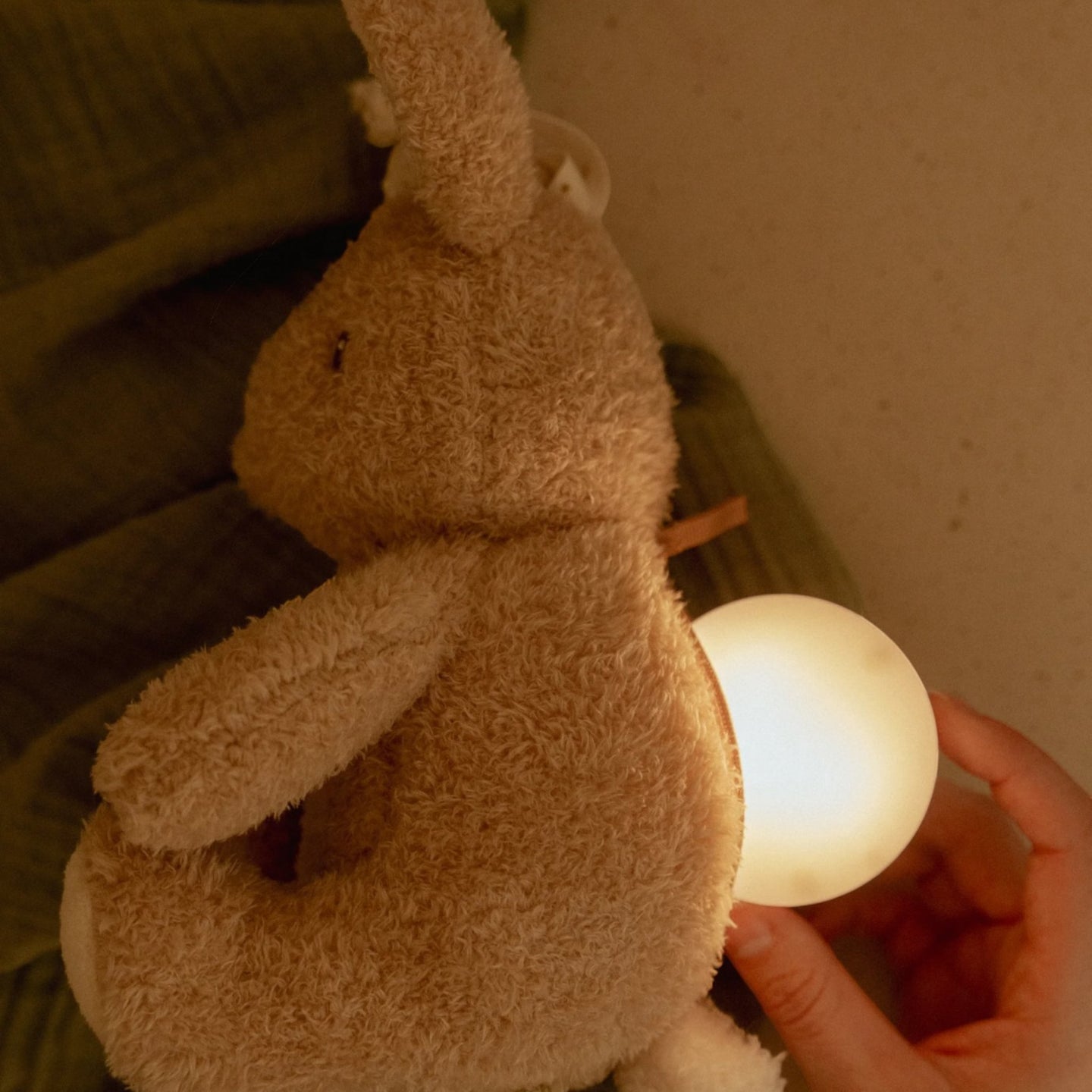 LITTLE DUTCH. Fabric bunny with lighting, white noise & music - rechargeable - Image 7