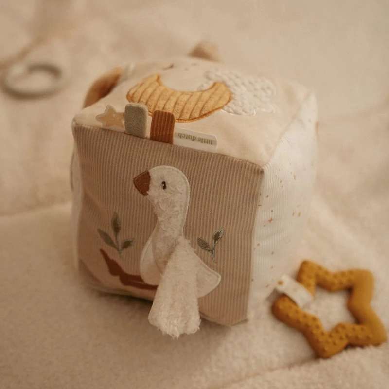 Little Dutch Newborn Naturals GRS Fabric Activity Cube - Image 5