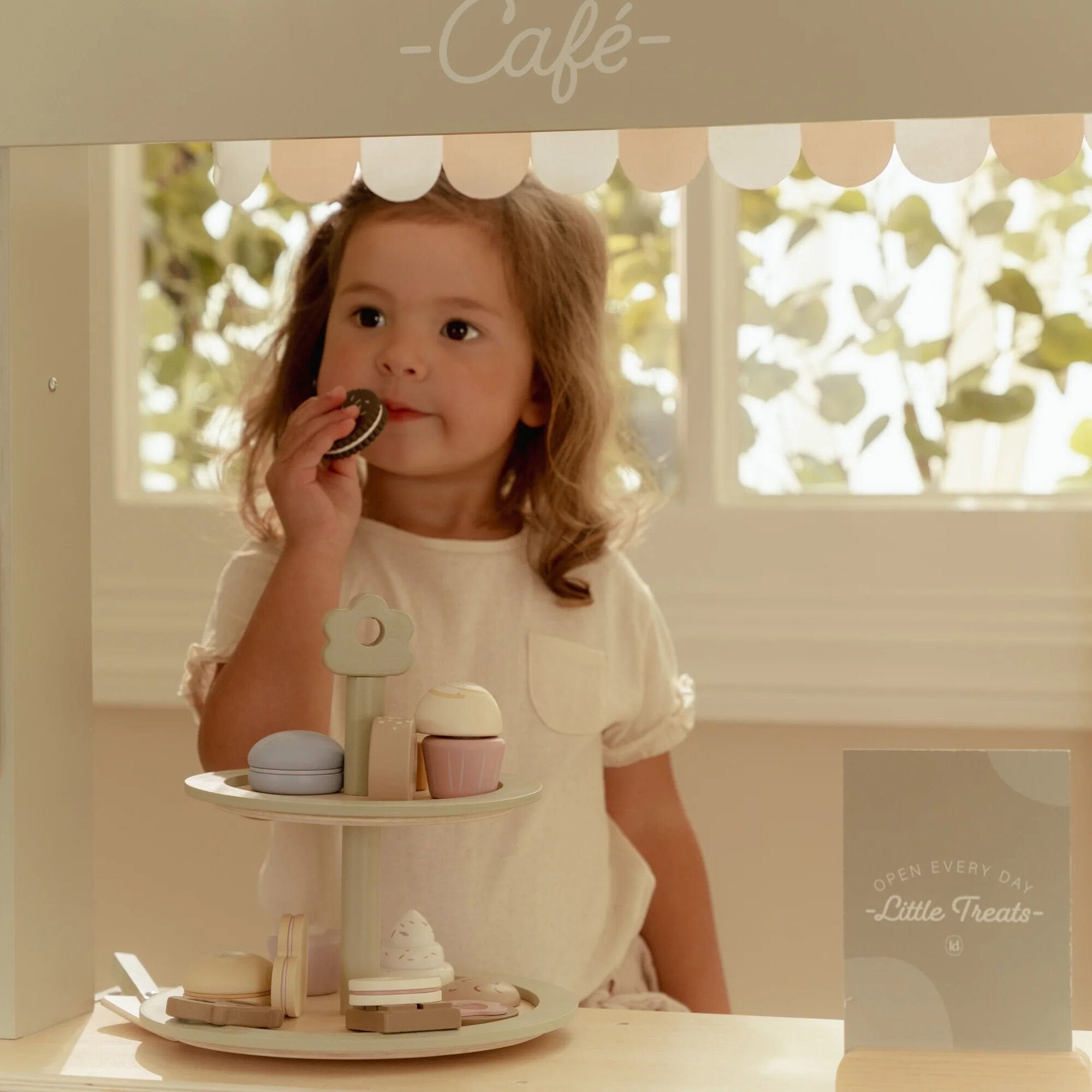 LITTLE DUTCH. Cake Stand - Image 2