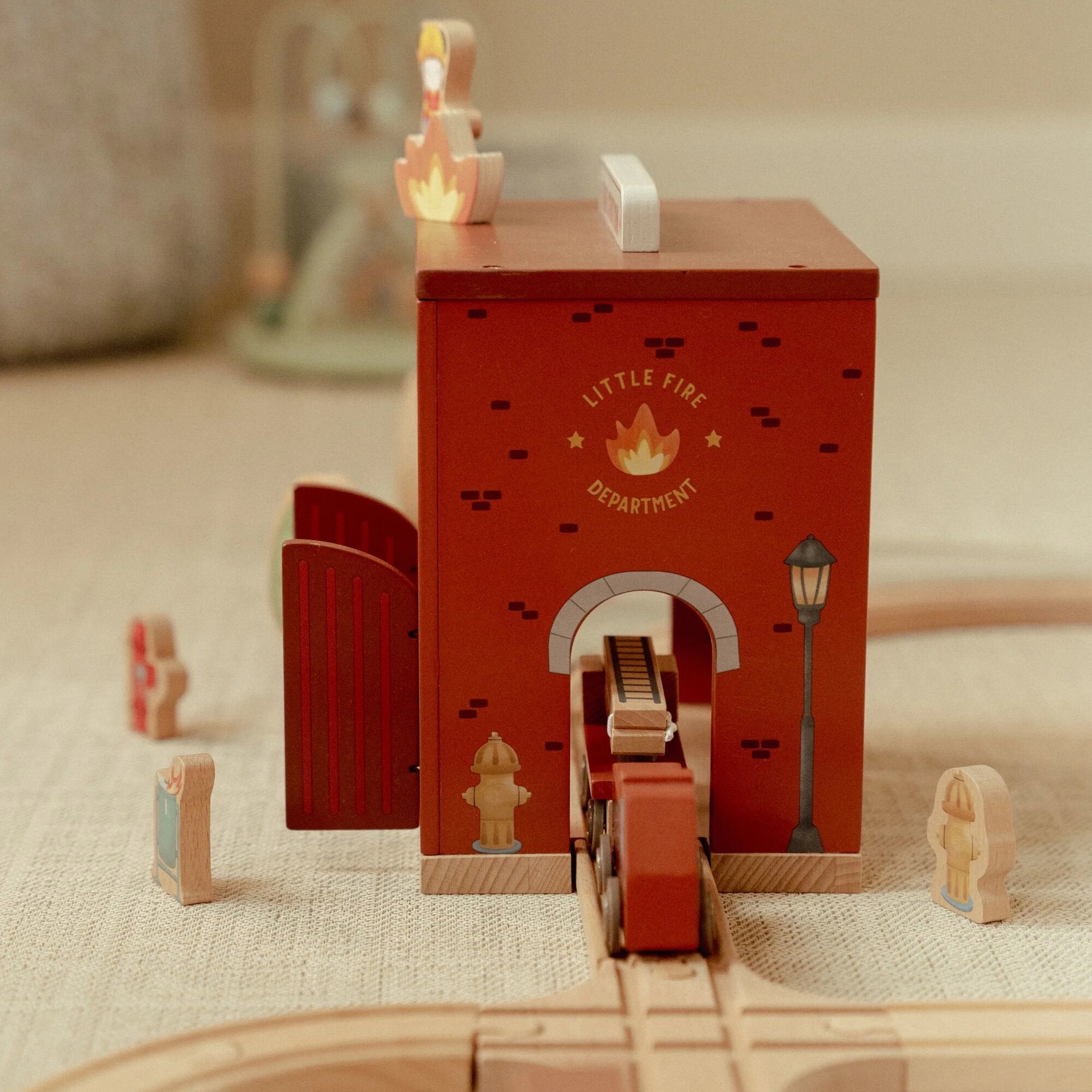 LITTLE DUTCH Wooden fire station - Image 6