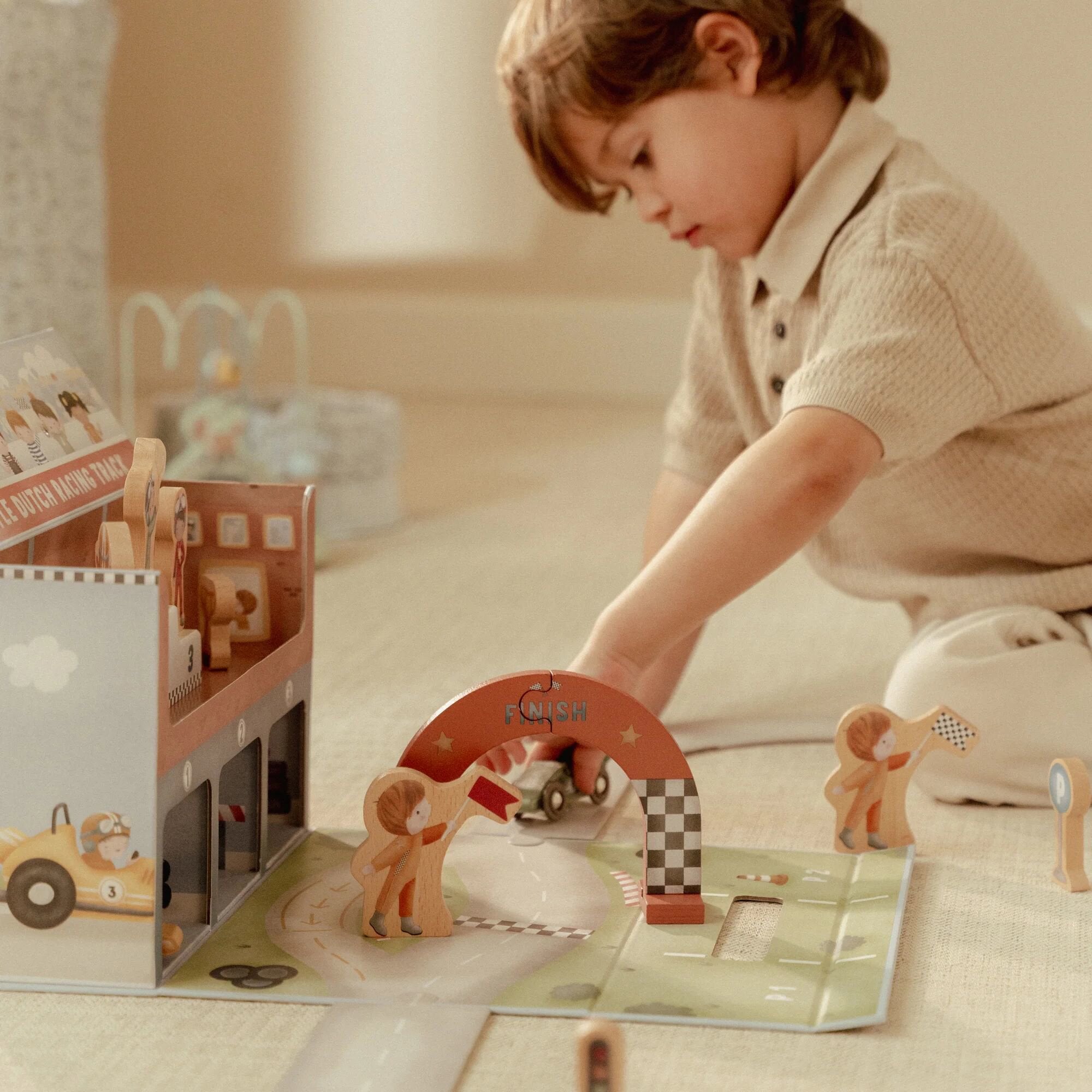 LITTLE DUTCH Wooden racetrack in play case - Image 2