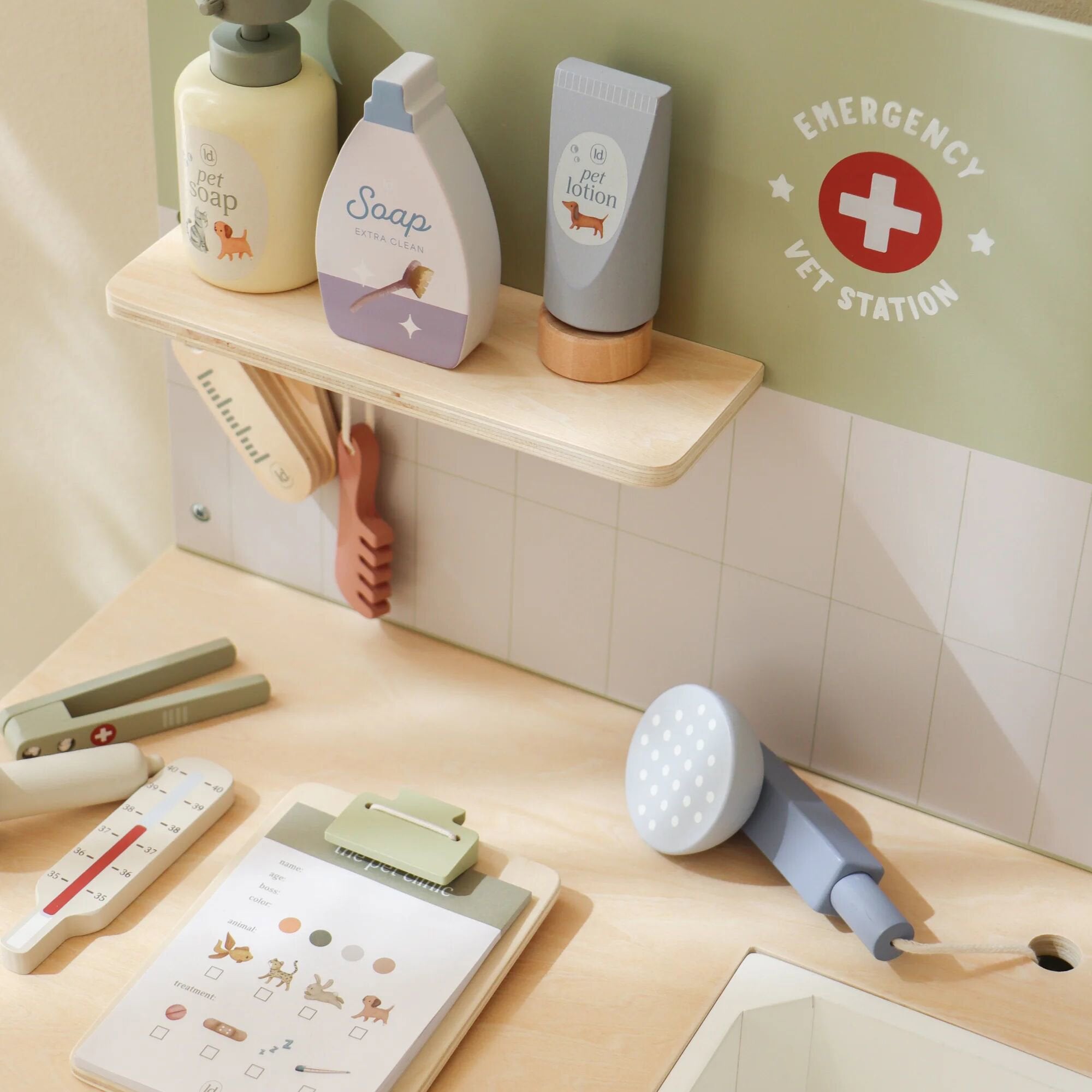 LITTLE DUTCH Wooden veterinary practice – Green - Image 8