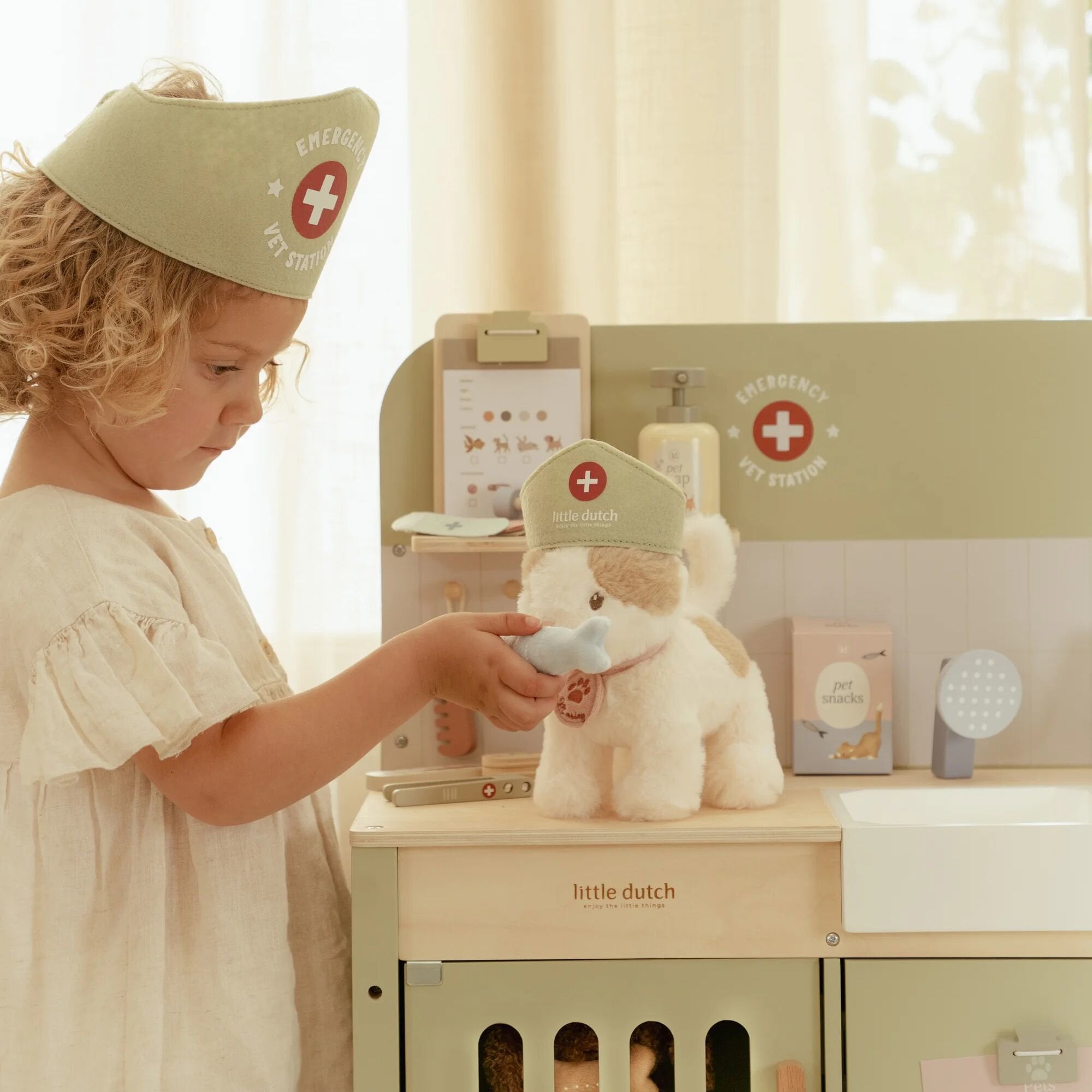 LITTLE DUTCH Wooden veterinary practice – Green - Image 2