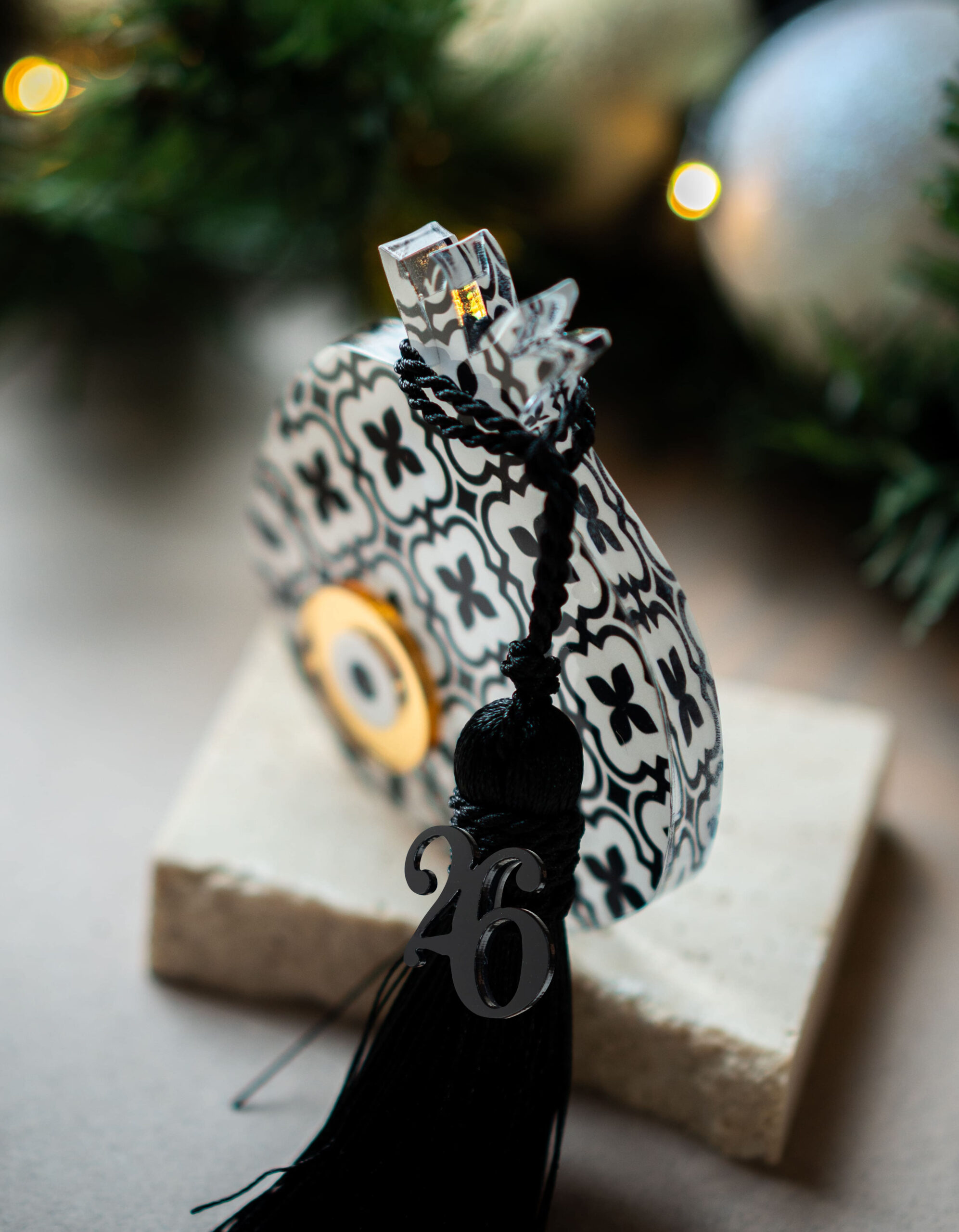 Table Charm Pomegranate Pattern Black and White | Plexiglass - Image 2