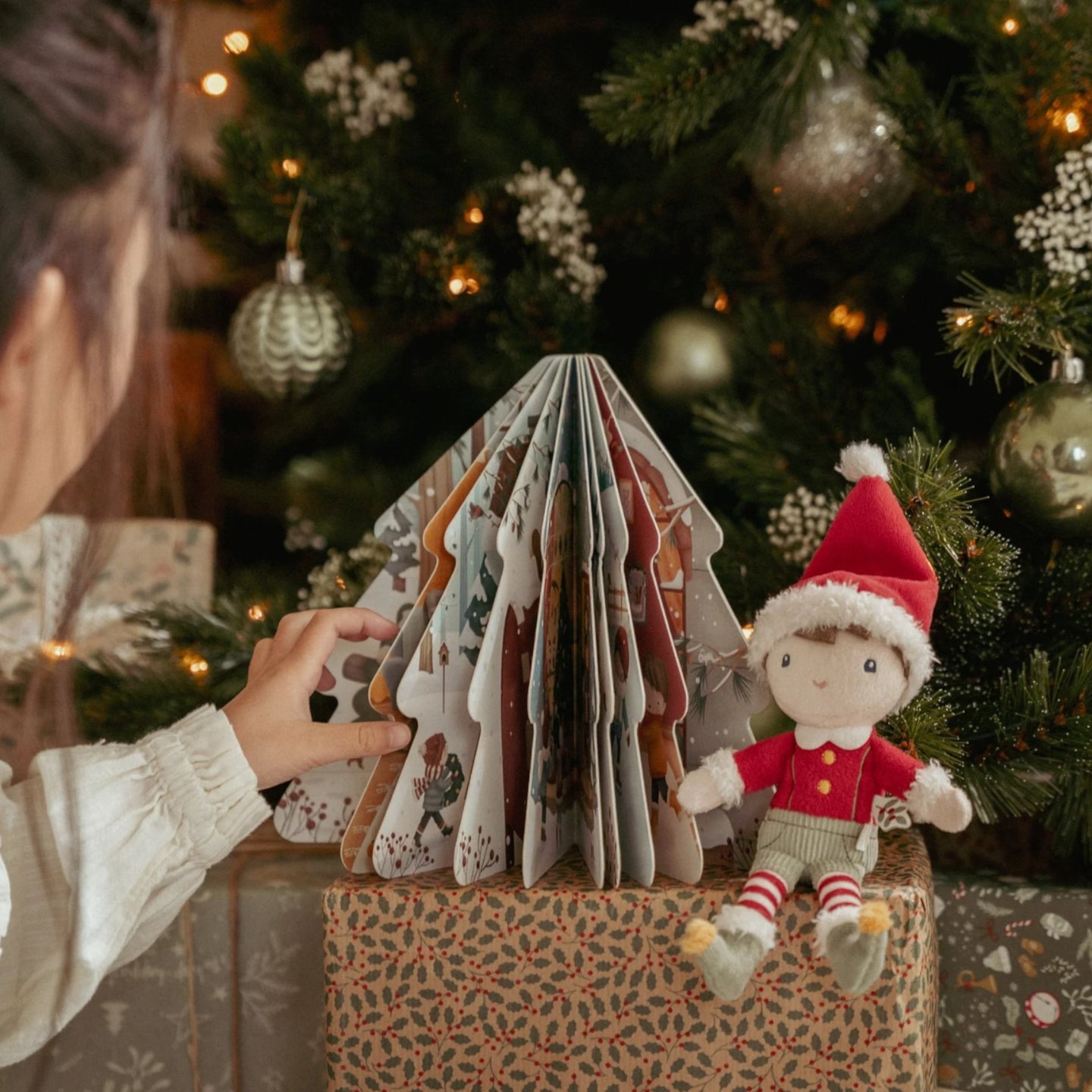 LITTLE DUTCH. Christmas gift set with book and Jim doll - Image 2
