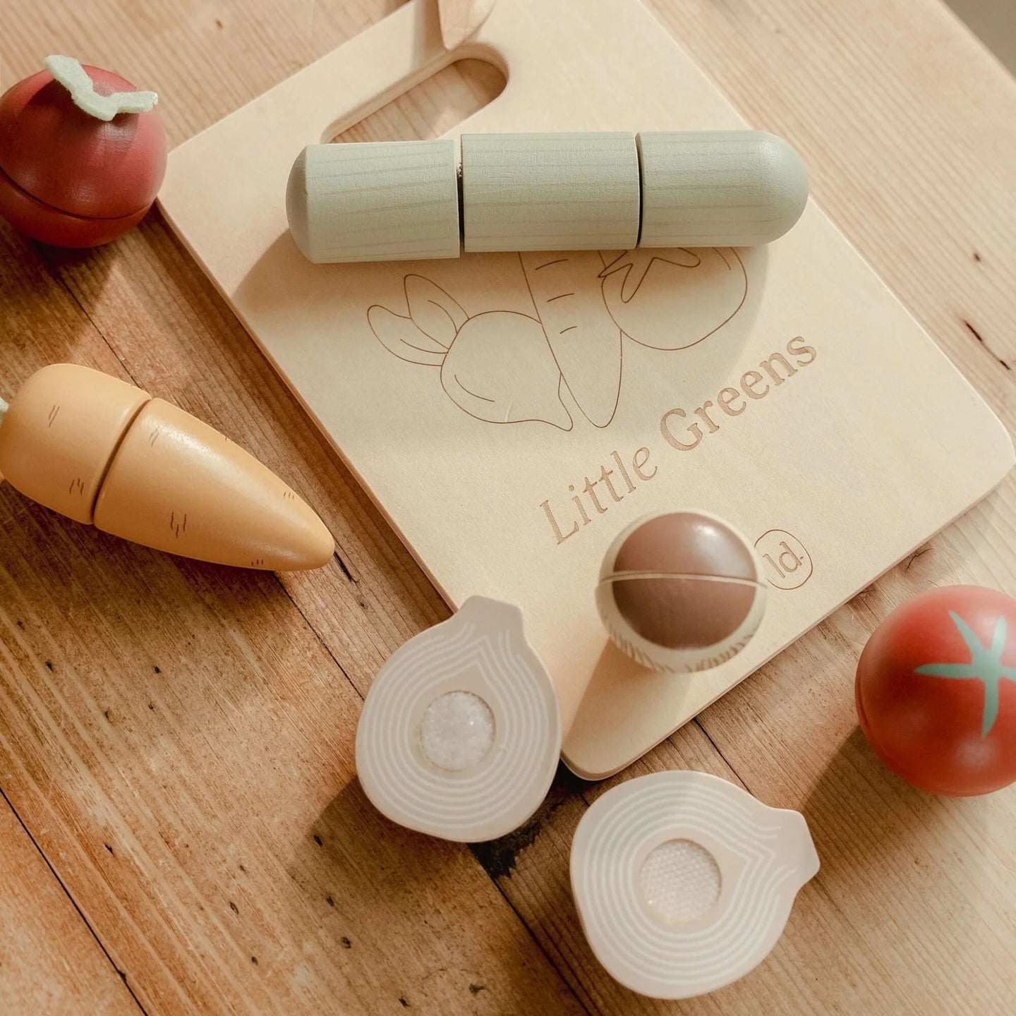 LITTLE DUTCH. Wooden cutting board with vegetables - Image 6