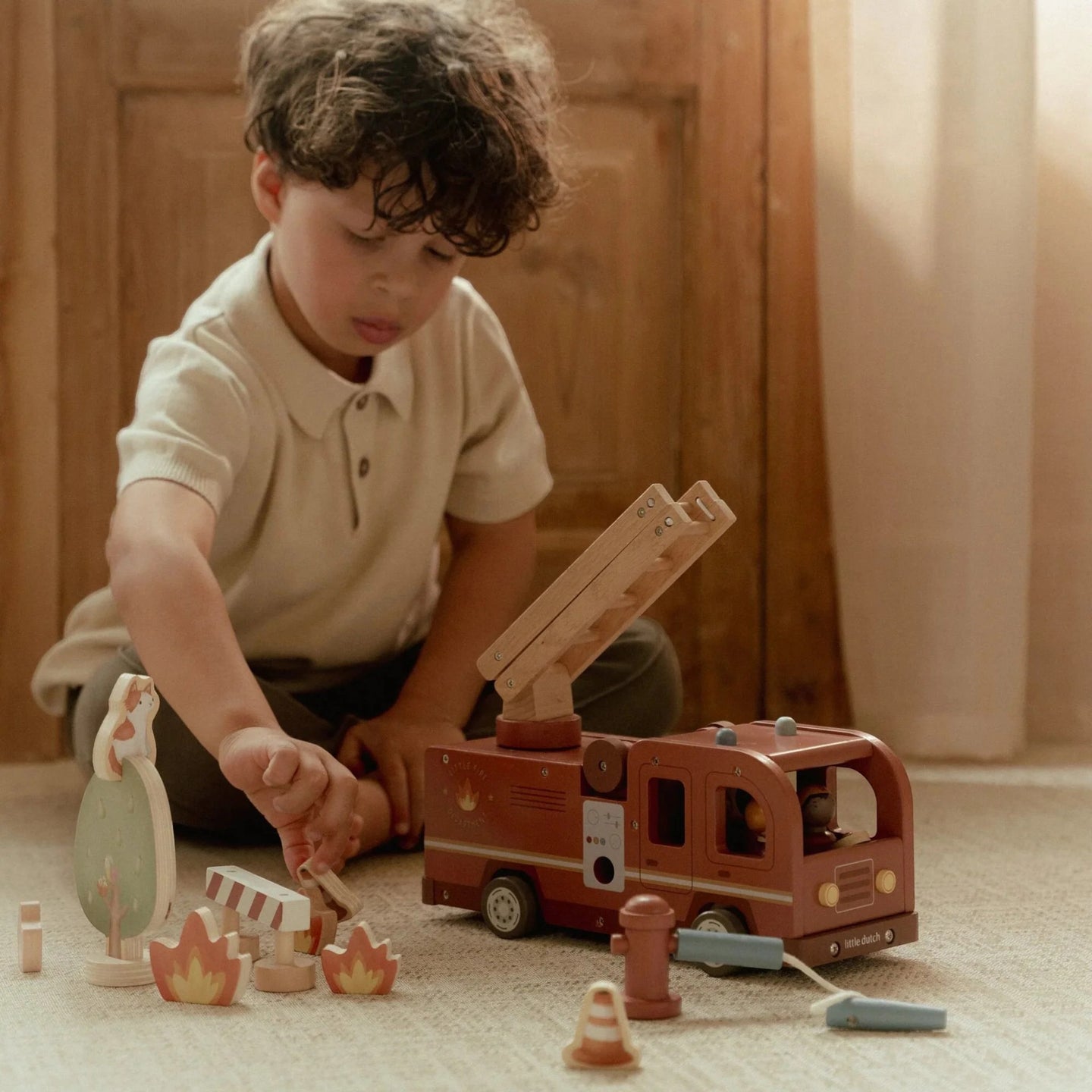 LITTLE DUTCH. Wooden fire truck with FSC accessories - Image 2