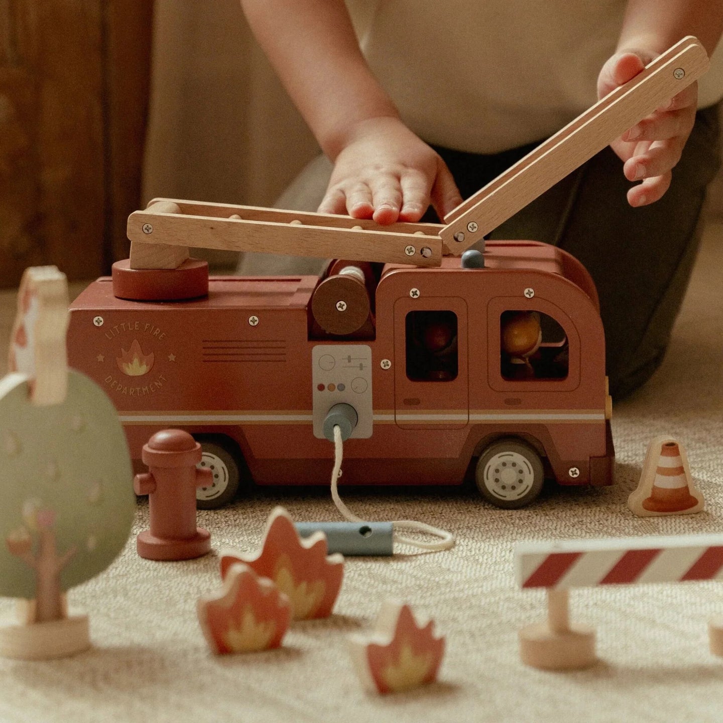 LITTLE DUTCH. Wooden fire truck with FSC accessories - Image 8