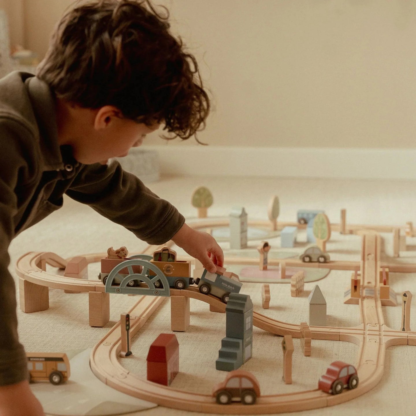 LITTLE DUTCH. Train play set with tracks and XL vehicles - Image 2