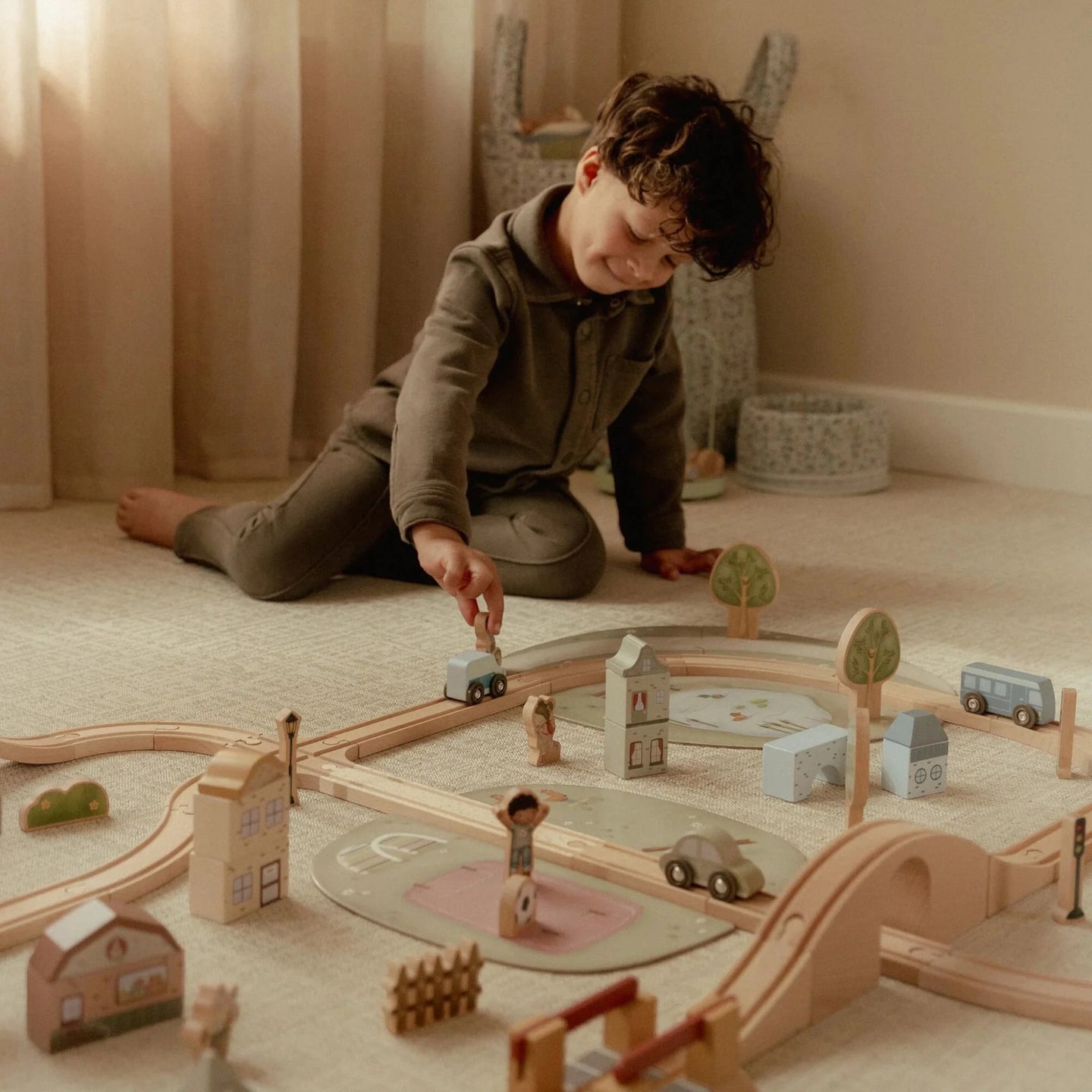 LITTLE DUTCH. Train play set with tracks and XL vehicles - Image 8