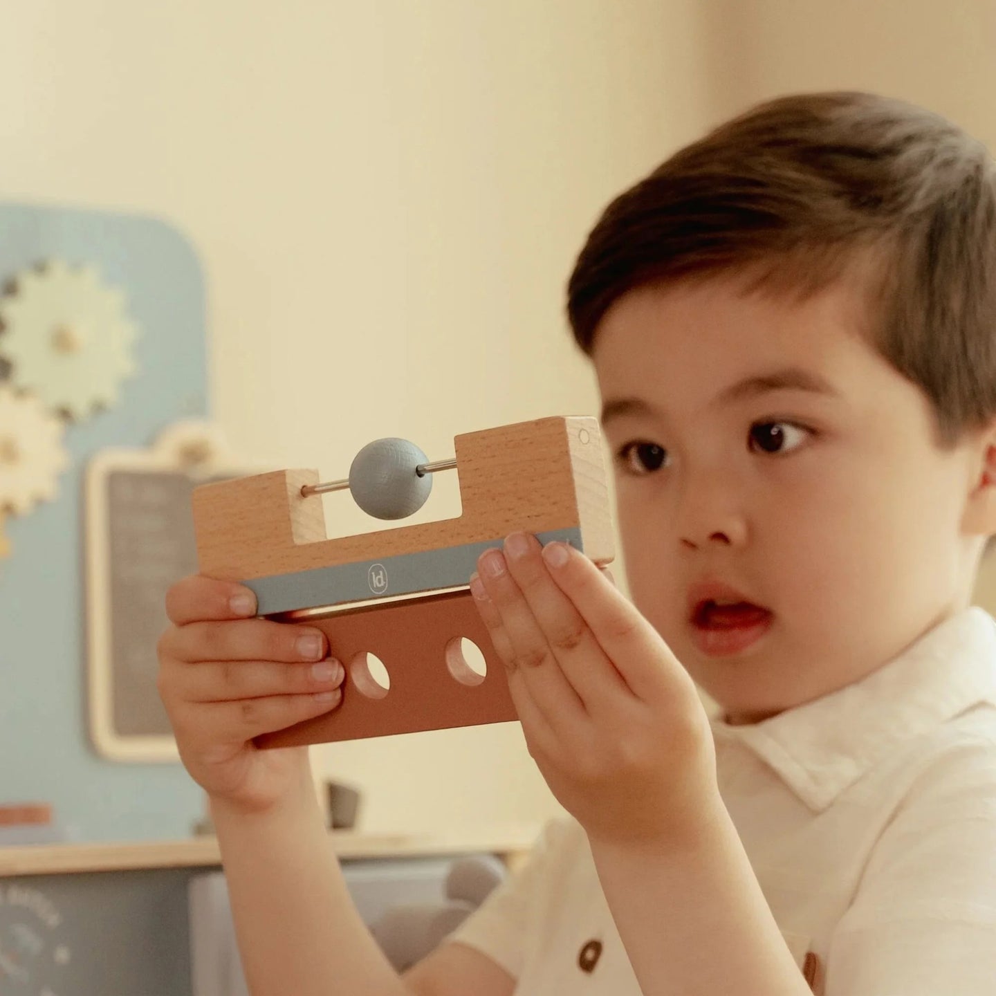 LITTLE DUTCH. FSC wooden workbench - Image 8