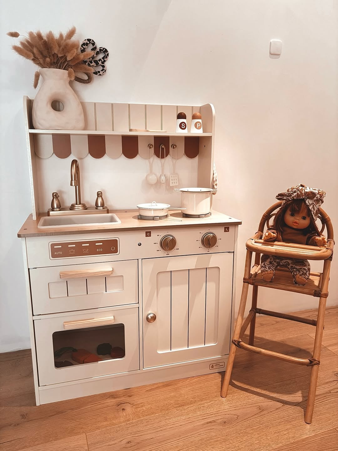 Cream Kitchen - Image 10