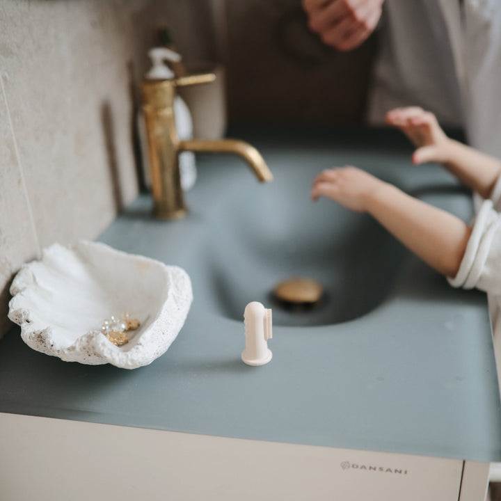 MUSHIE Finger Toothbrush Sand/Blush - Image 5