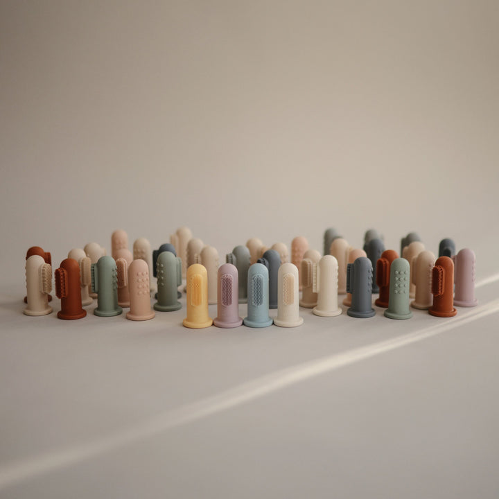 MUSHIE Finger Toothbrush Sand/Blush - Image 6