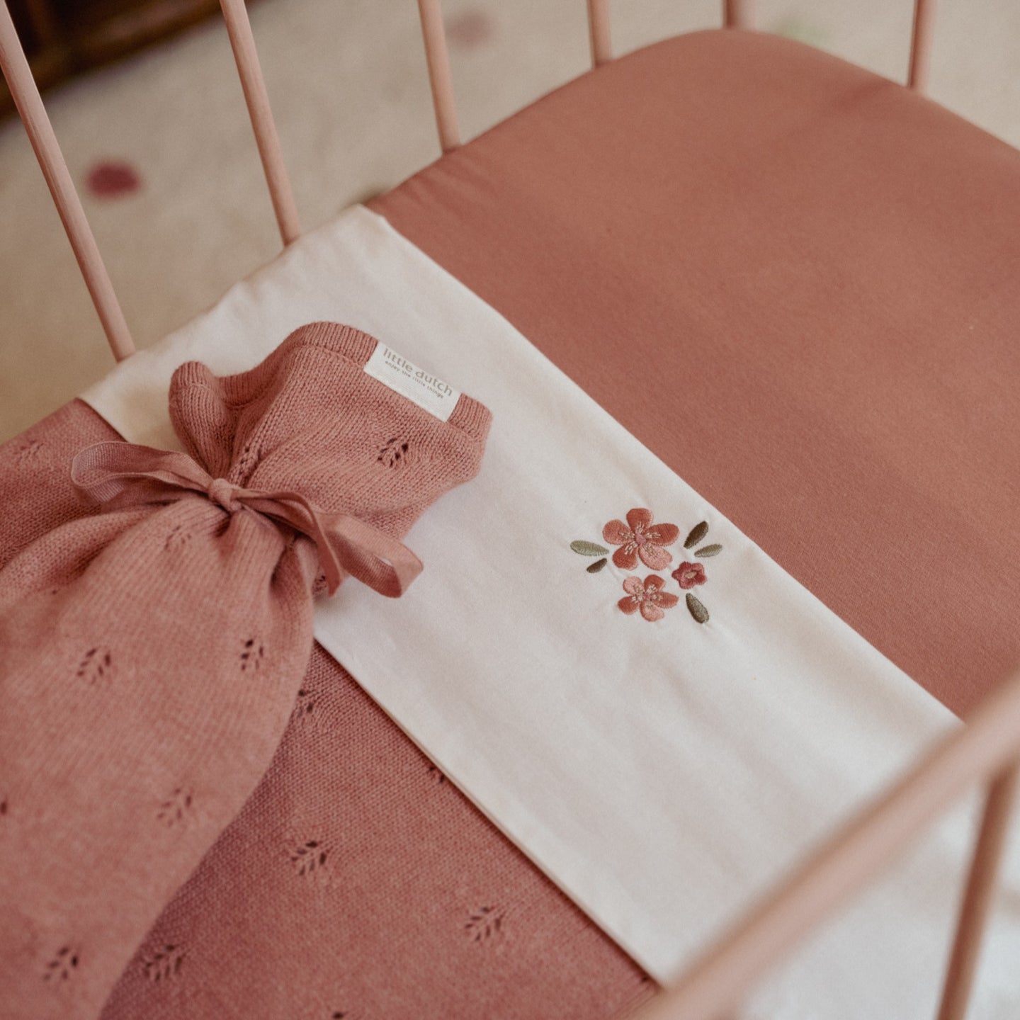 LITTLE DUTCH. Fitted sheet Pure Pink Blush 90x200 - Image 2
