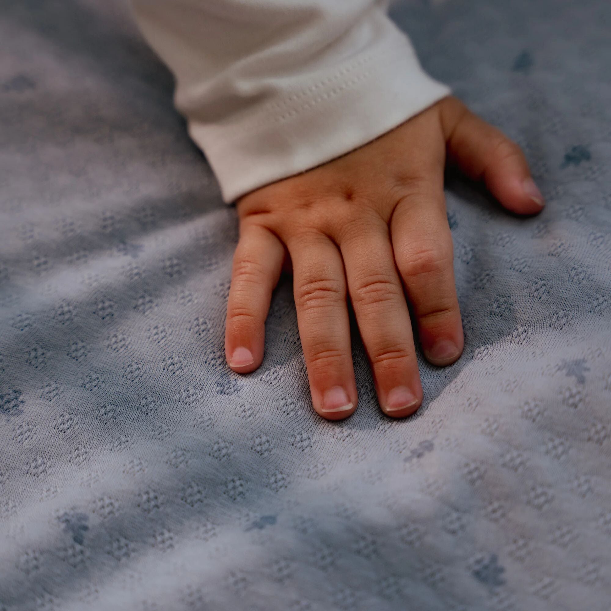 LITTLE DUTCH. Summer Blanket Pure Denim Blue 70x100 - Image 5
