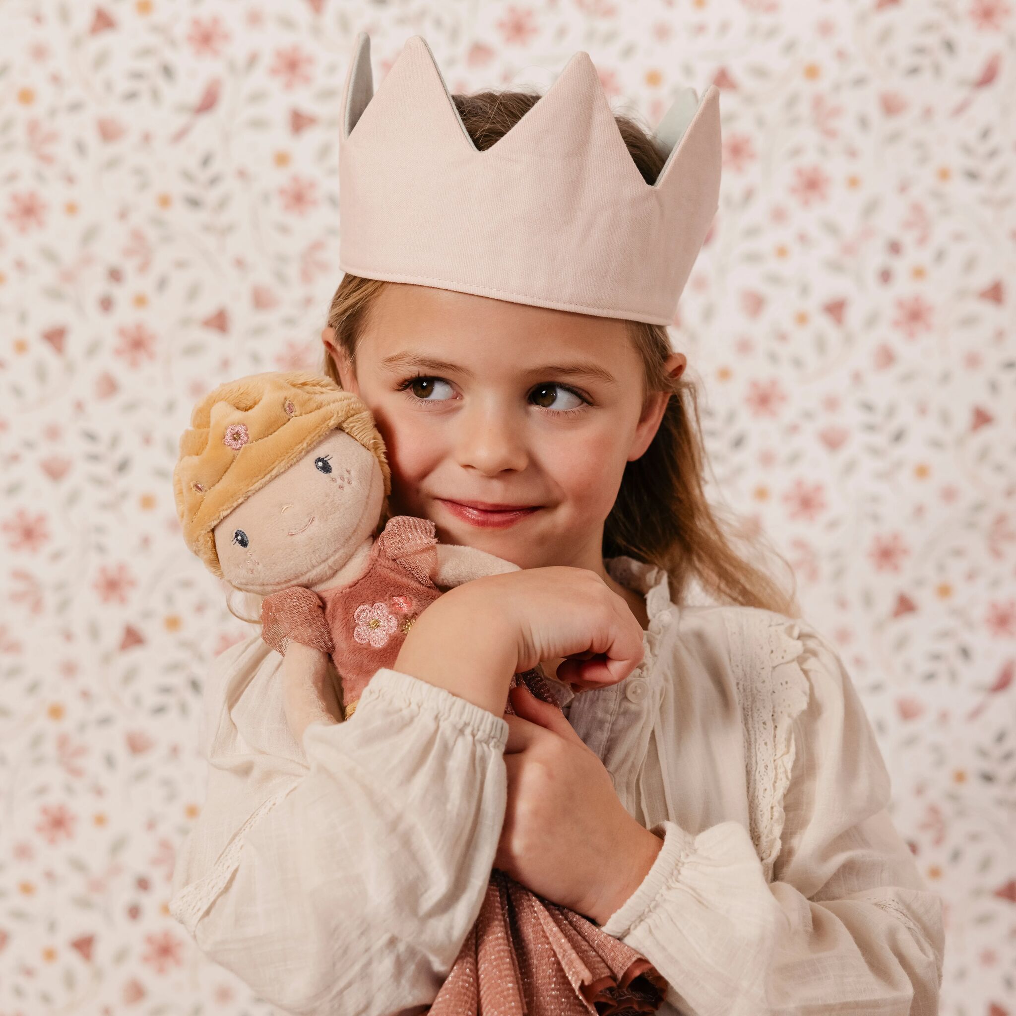 LITTLE DUTCH. Cuddle Doll Princess Julia - 35 cm - Image 3