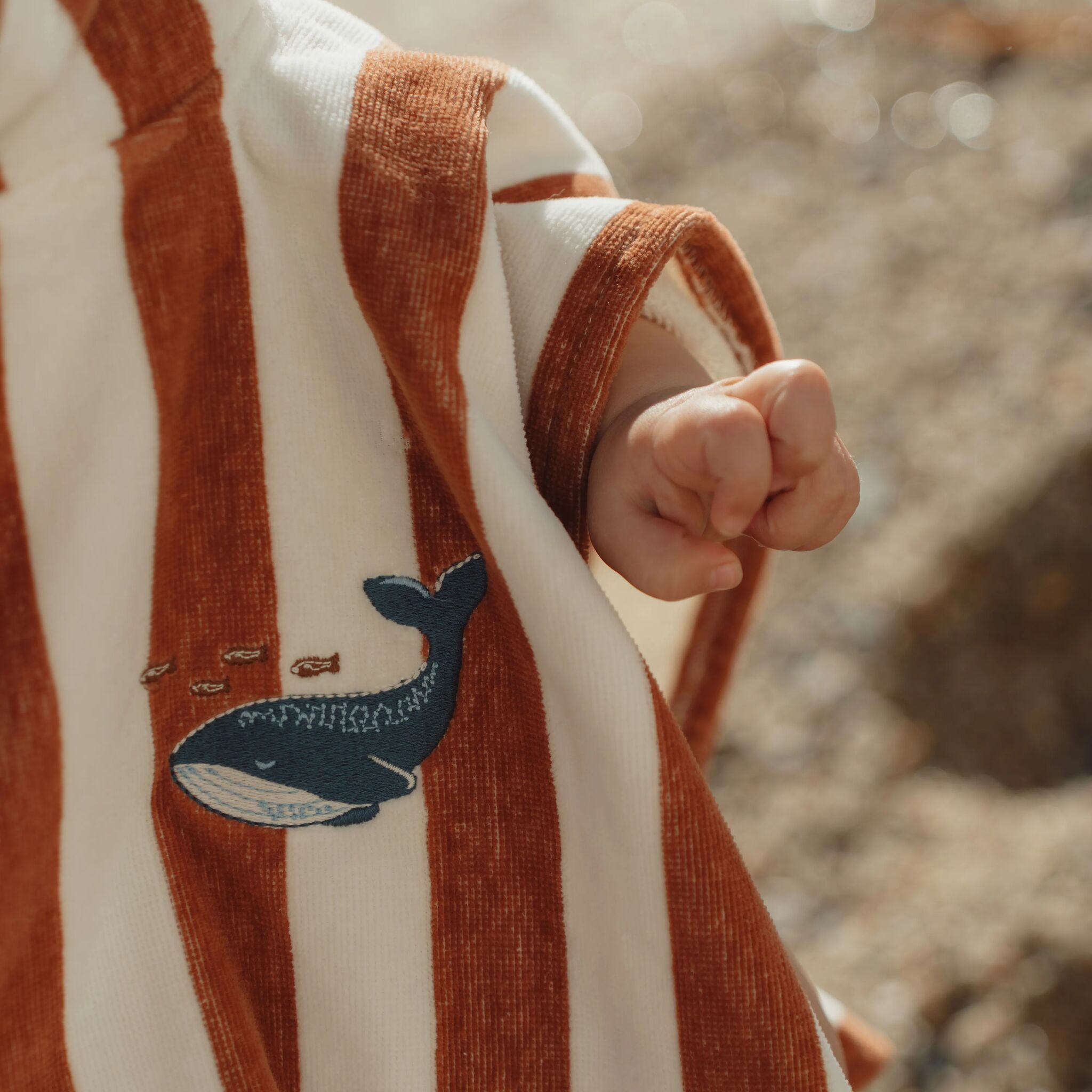 LITTLE DUTCH. Beach Poncho Ocean World Brown Stripe - One size - Image 4