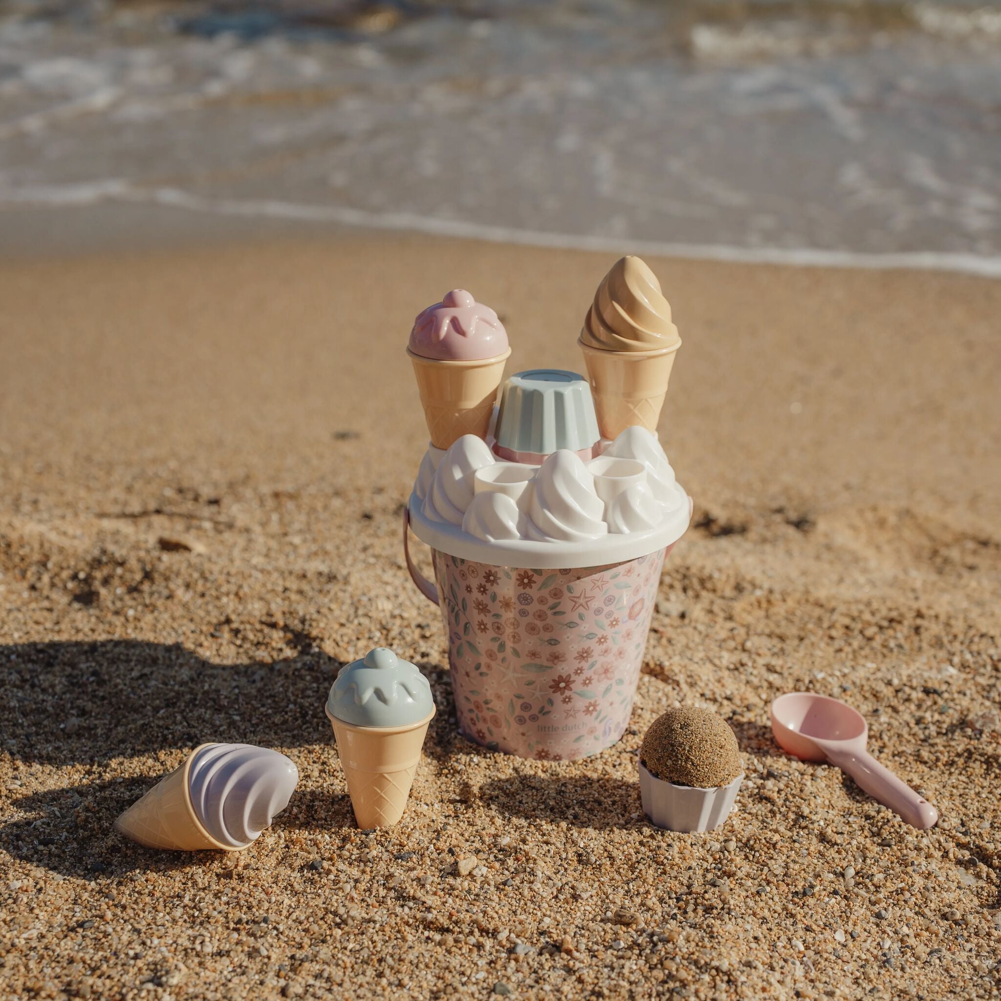 LITTLE DUTCH. Ice Cream Bucket Set Dreamy Mermaid 14pcs - Image 3